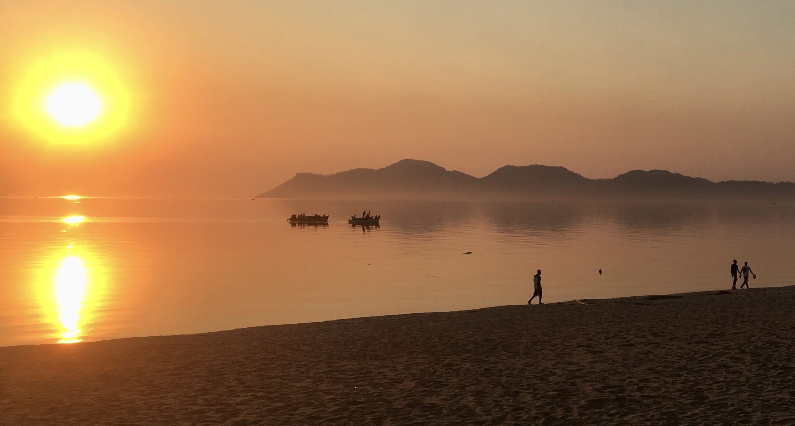 Lake Malawi, Freshwater fish, Murky future, Travel reporter, 2560x1380 HD Desktop