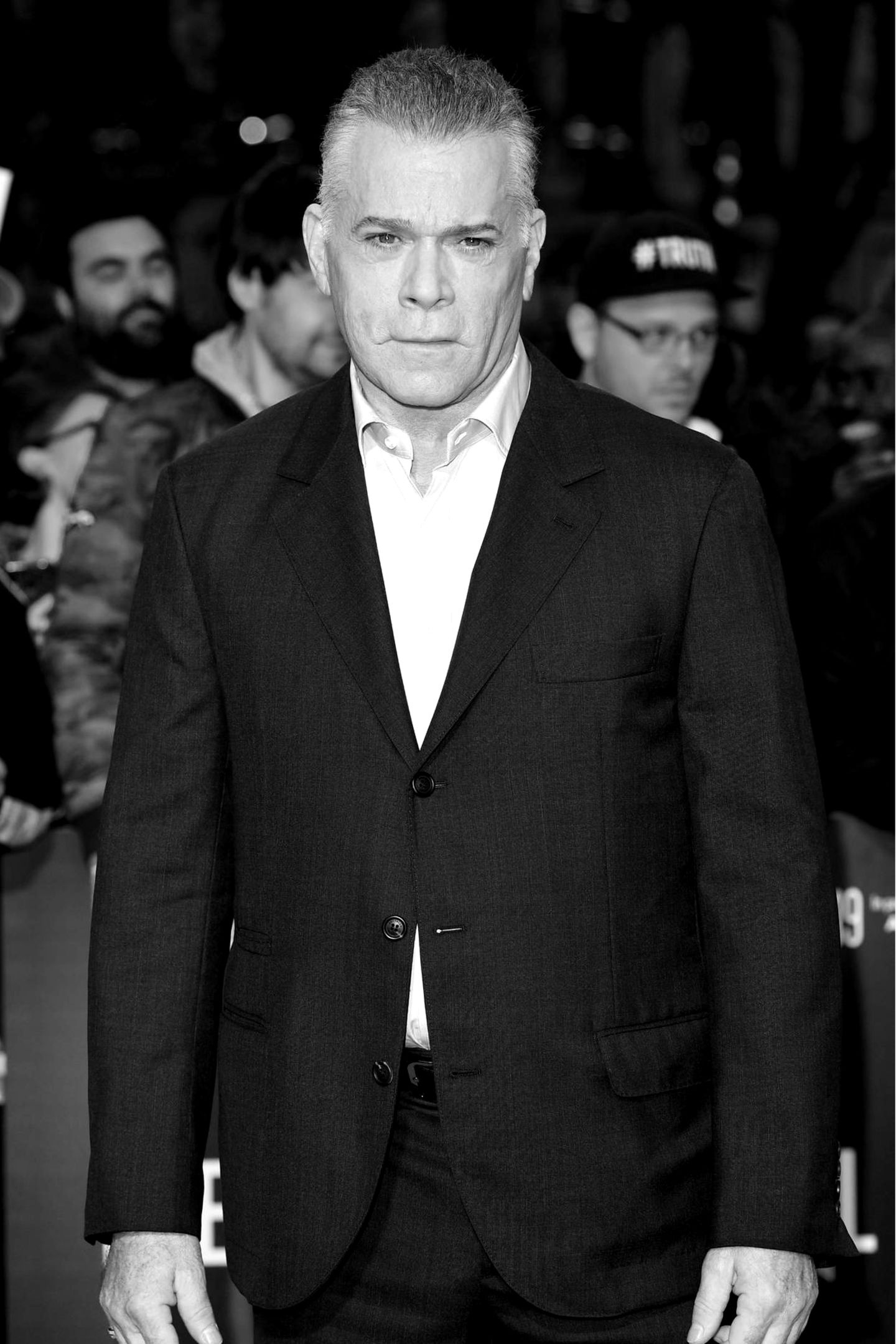 Ray Liotta: Played the Justice Department official Paul Krendler in the 2001 film Hannibal. 1440x2160 HD Background.