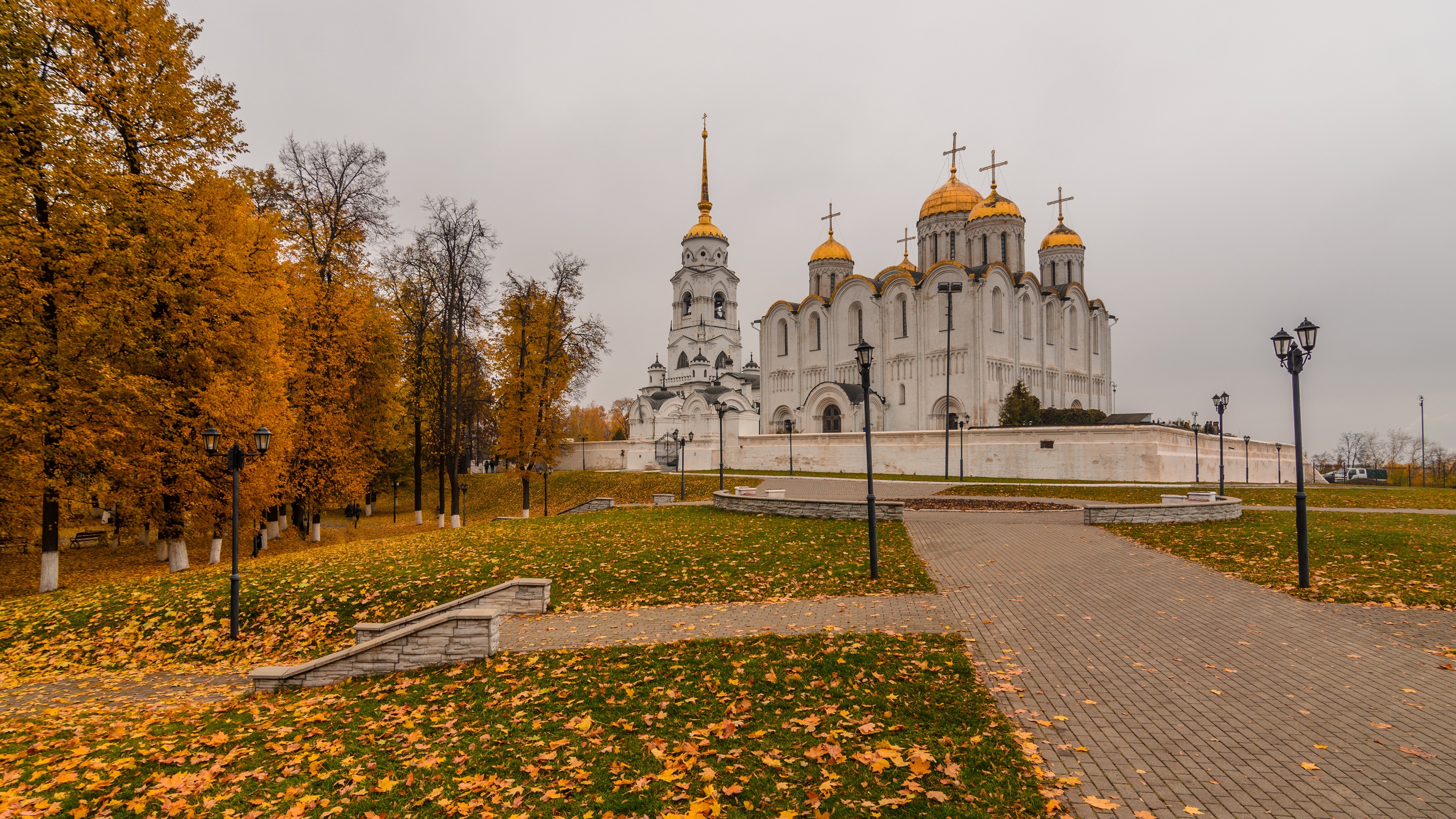 Cathedral: The Dormition Cathedral in Vladimir, Russia, A mother church of Medieval Russia in the 13th and 14th centuries. 3840x2160 4K Wallpaper.