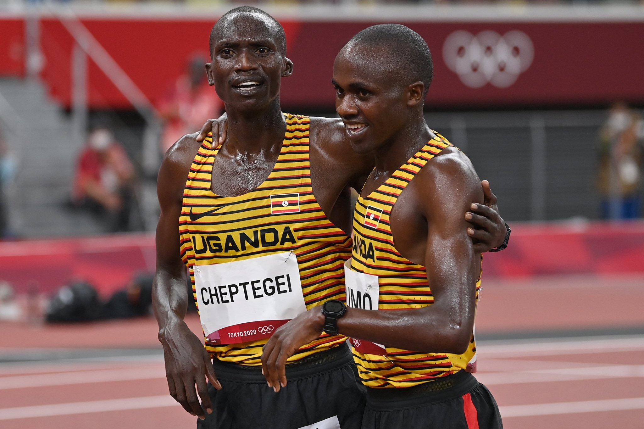 Joshua Cheptegei, Tokyo Olympics, Uganda's silver, Bronze medal, 2050x1370 HD Desktop