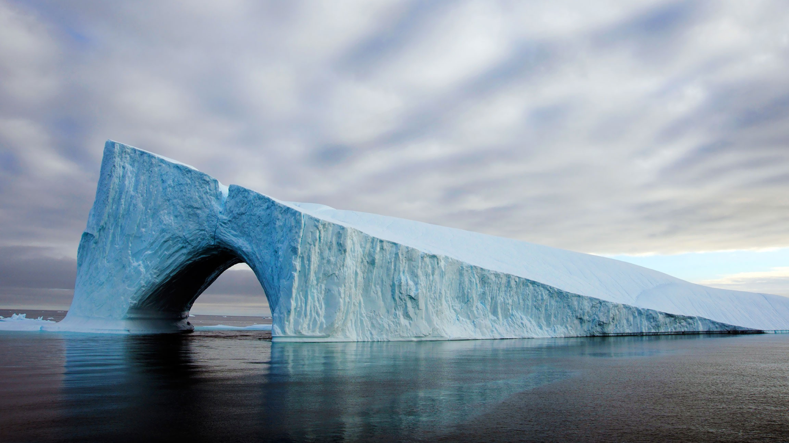 Melting iceberg, Wallpaper, Nature, 2560x1440 HD Desktop
