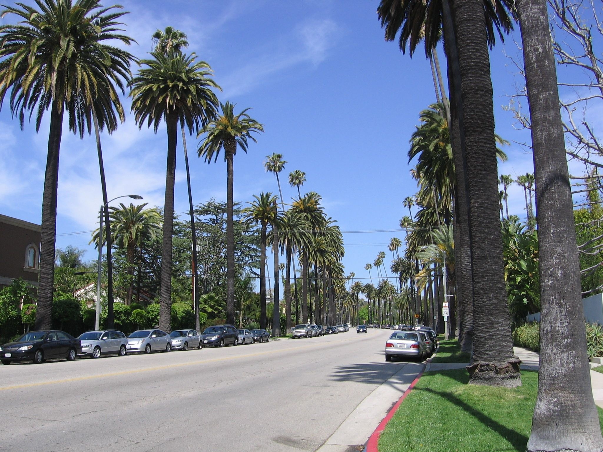 Beverly Hills' pulsierende Straßen, 2050x1540 HD Desktop