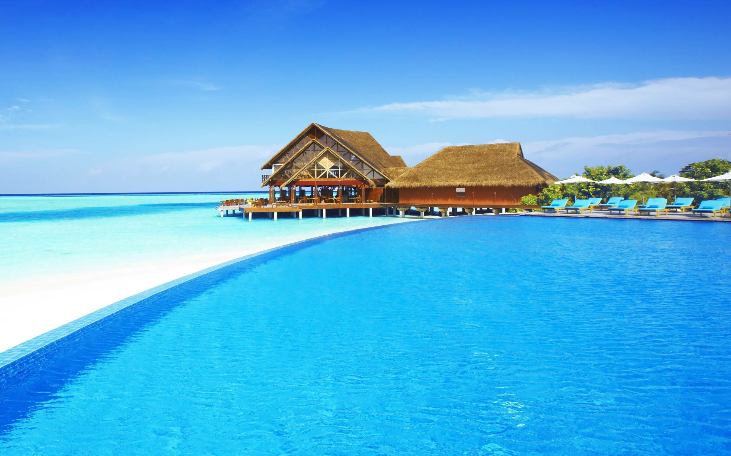 Maldives: An archipelago located in the Indian Ocean, Warm-weather spots. 2560x1600 HD Background.