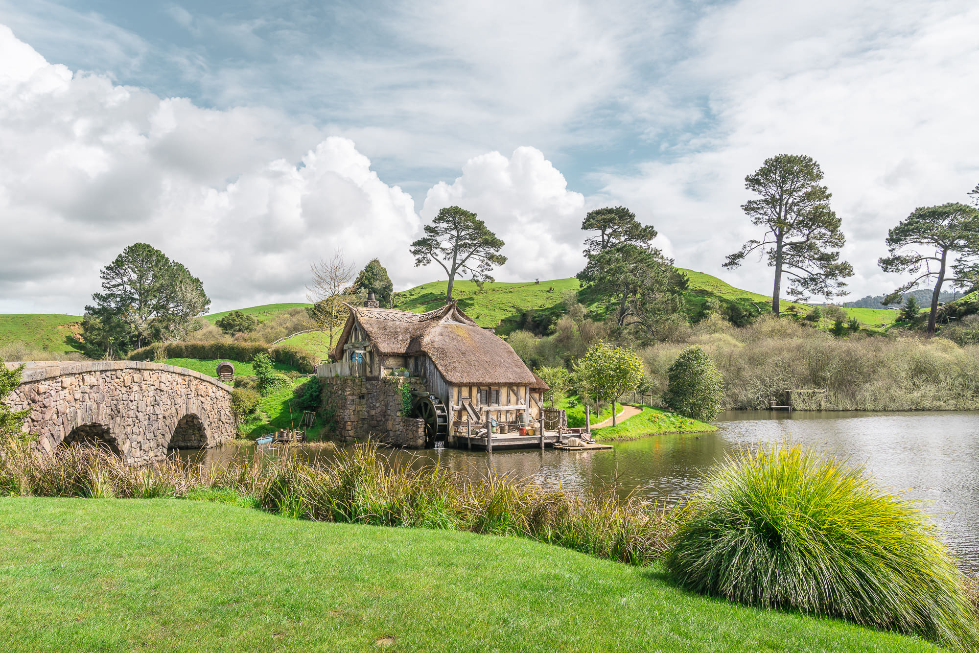 Exploring Hobbiton, Shire wanderings, Serene destination, Unforgettable experience, 2000x1340 HD Desktop