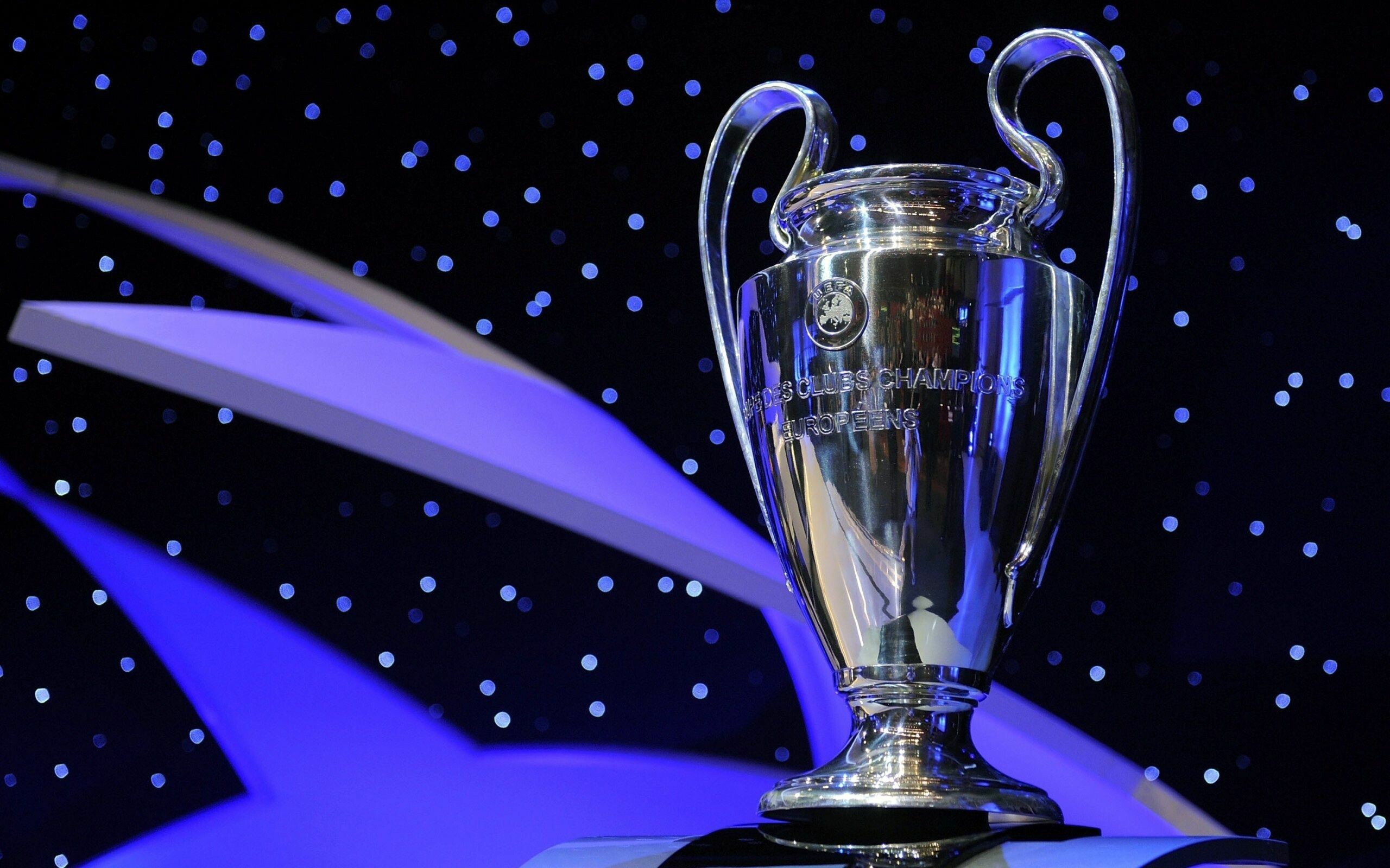 UEFA: Champions League, One of the most prestigious football tournaments. 2560x1600 HD Wallpaper.