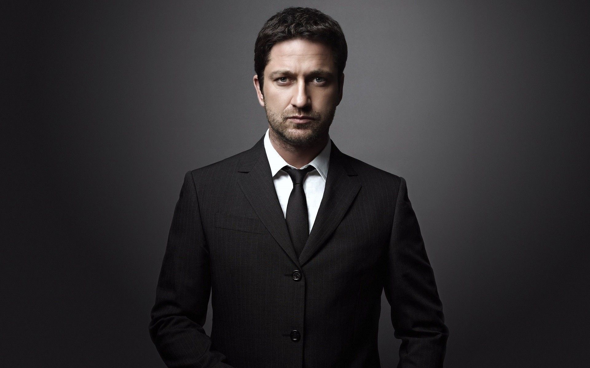 Gerard Butler: Raised in a strict and conservative Roman Catholic family. 1920x1200 HD Background.