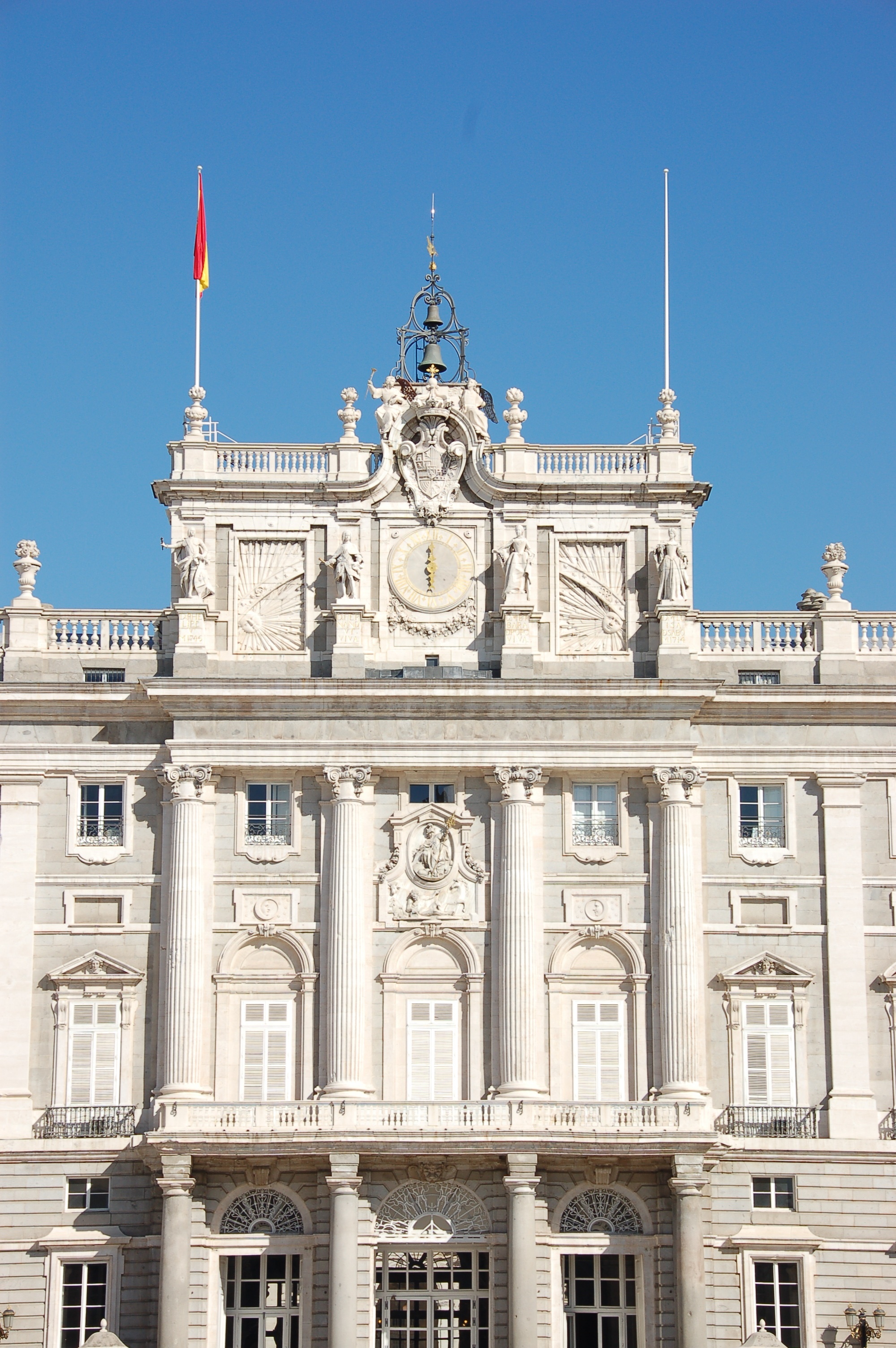Erkundung des Königspalastes in Madrid, 2000x3010 HD Handy
