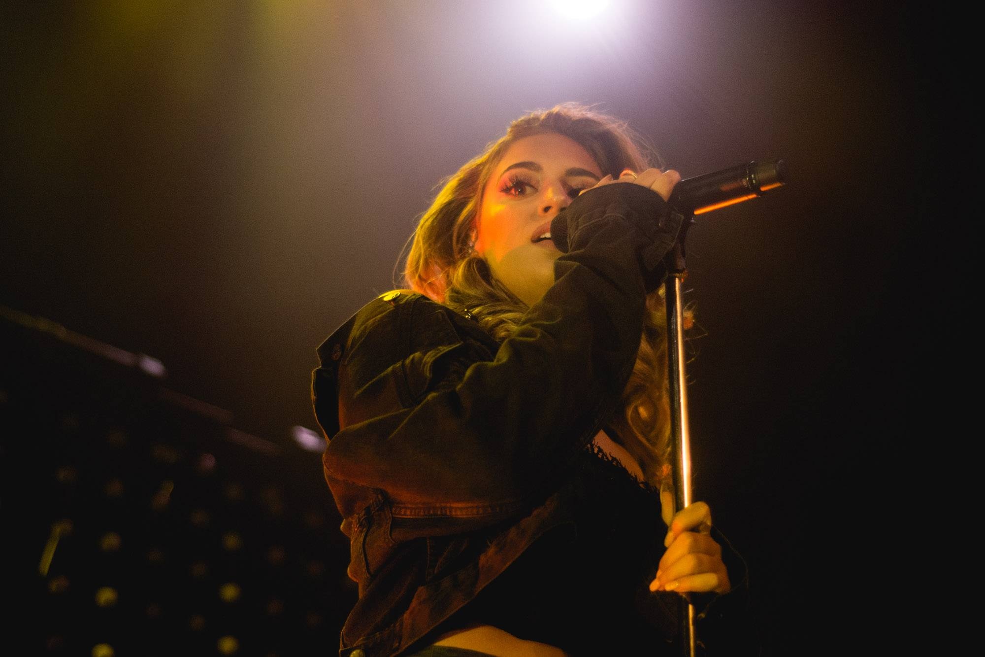 Alina Baraz on her Let's Get Lost Tour at the Imperial Theatre - photos 2000x1340