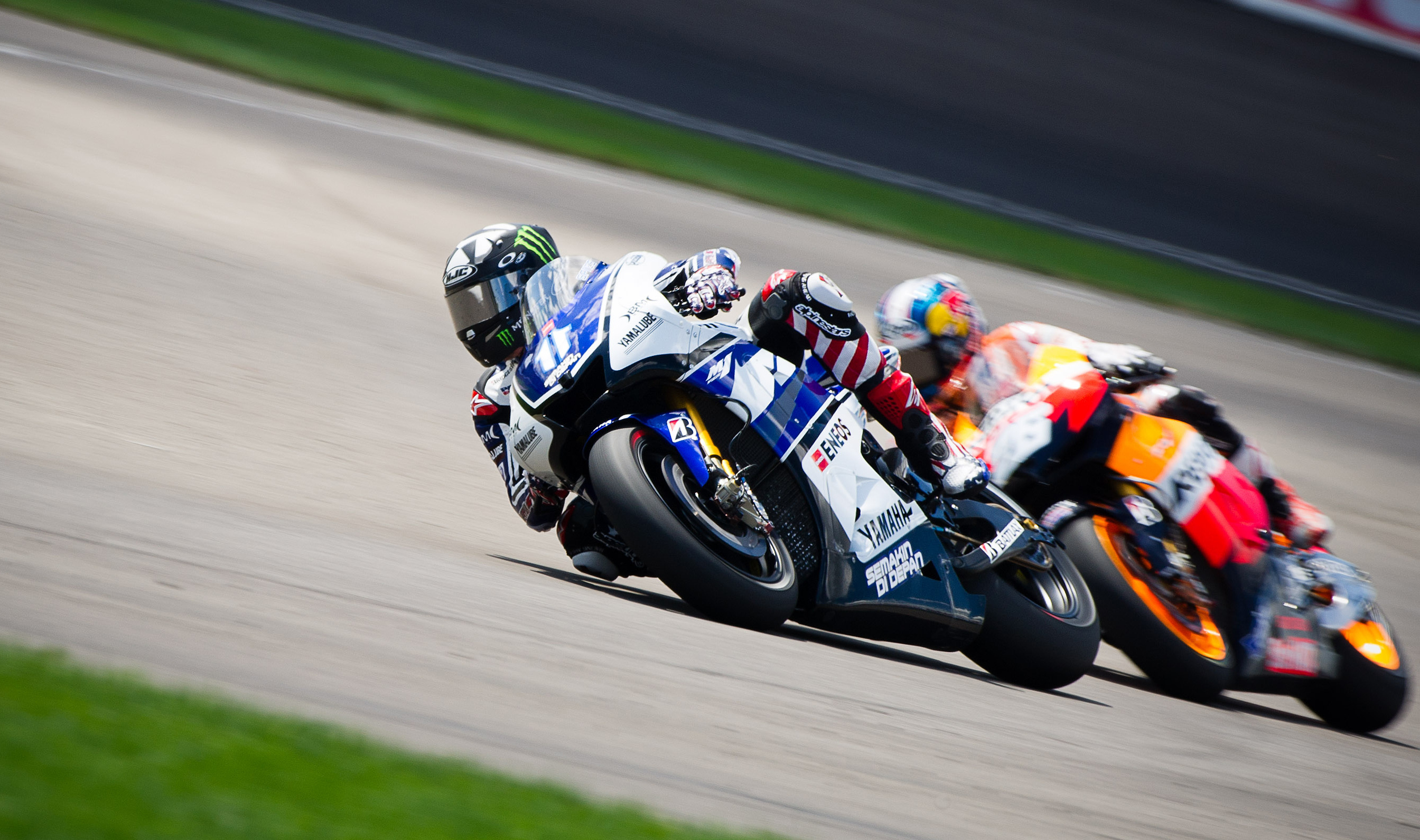 Motorcycle Racing: Steep turn at a risky angle, AMA Superbike Series, Yamaha Superbike. 2690x1600 HD Background.