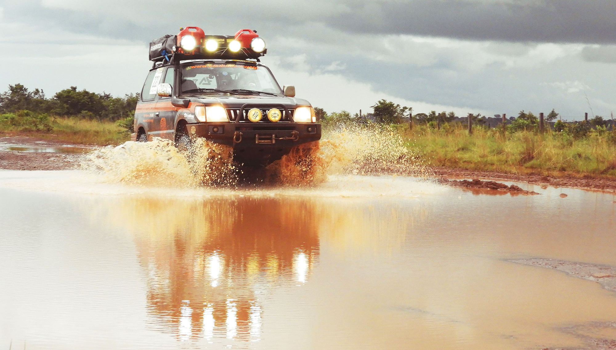 Off-road Driving: Off-road trip, Karakoles 4×4 vehicles, Colombia, Tatacoa desert, Cauca Valley. 2000x1140 HD Background.