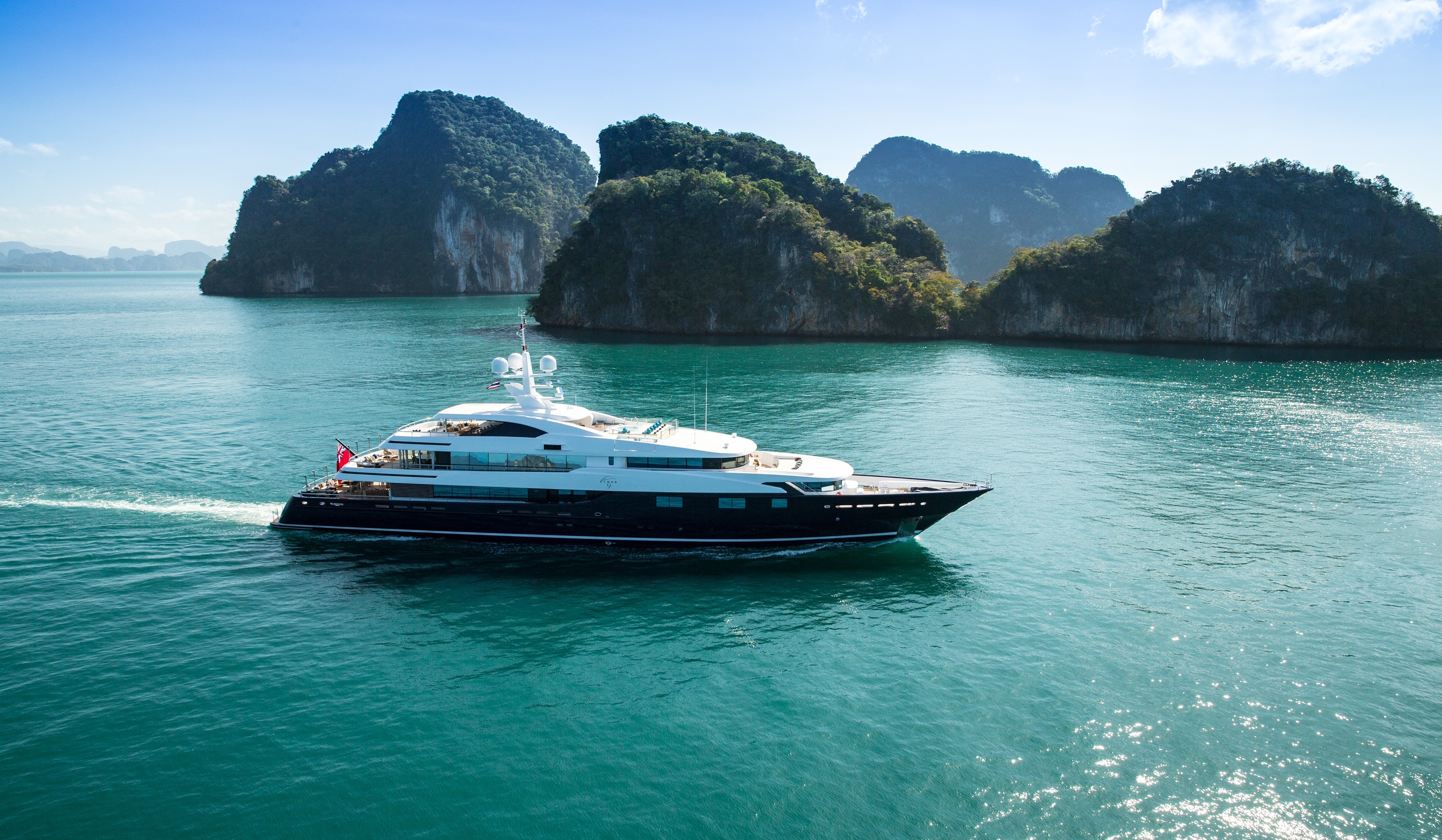 Yacht: A vessel used for private cruising, Ocean. 3000x1750 HD Wallpaper.