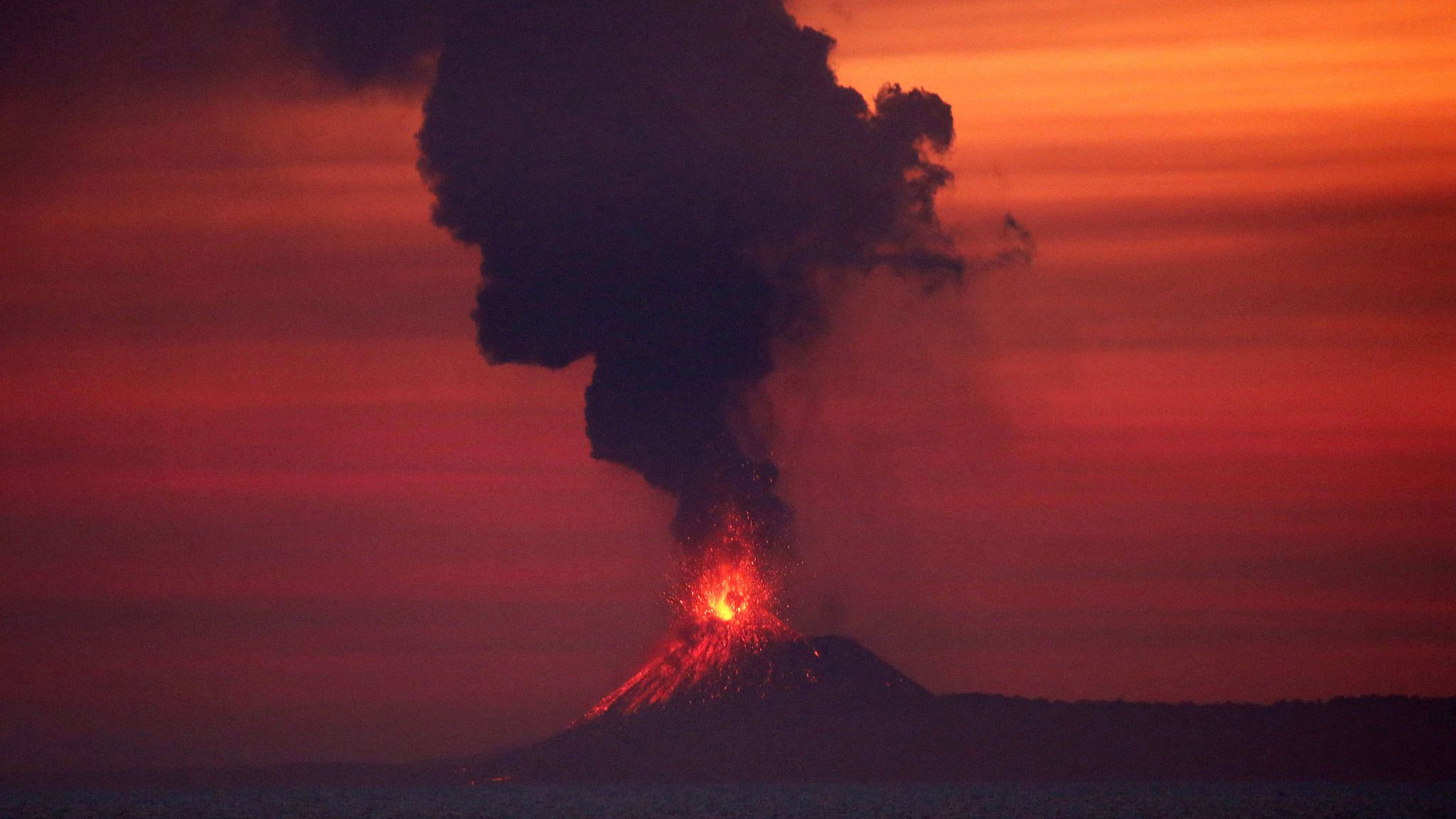 Anak Krakatau cracks, Potential landslide, Volcanic danger, Monitoring, 2050x1160 HD Desktop