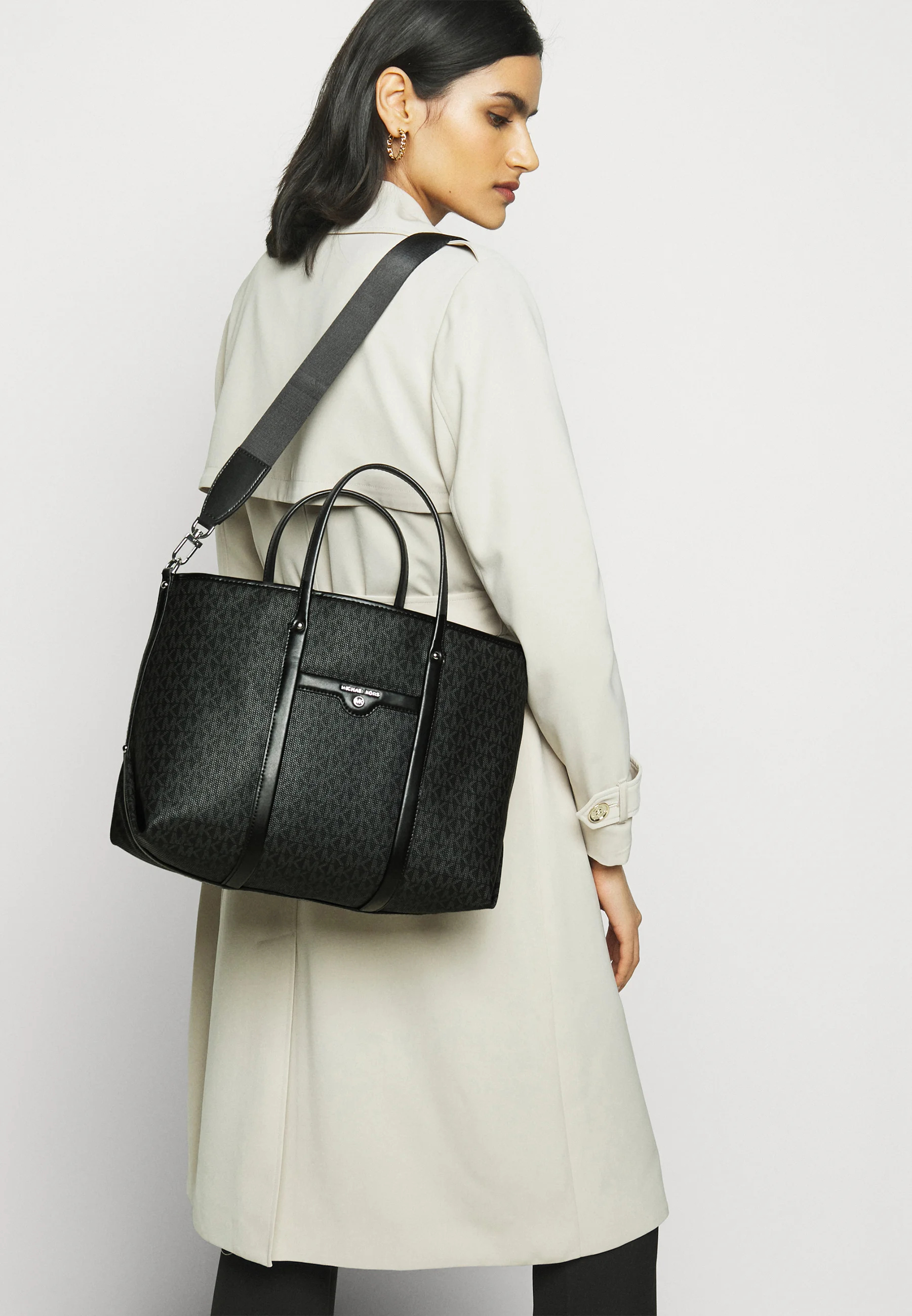 Michael Kors, Stylish Beck tote, Everyday handbag, Black and sophisticated, 1810x2600 HD Phone