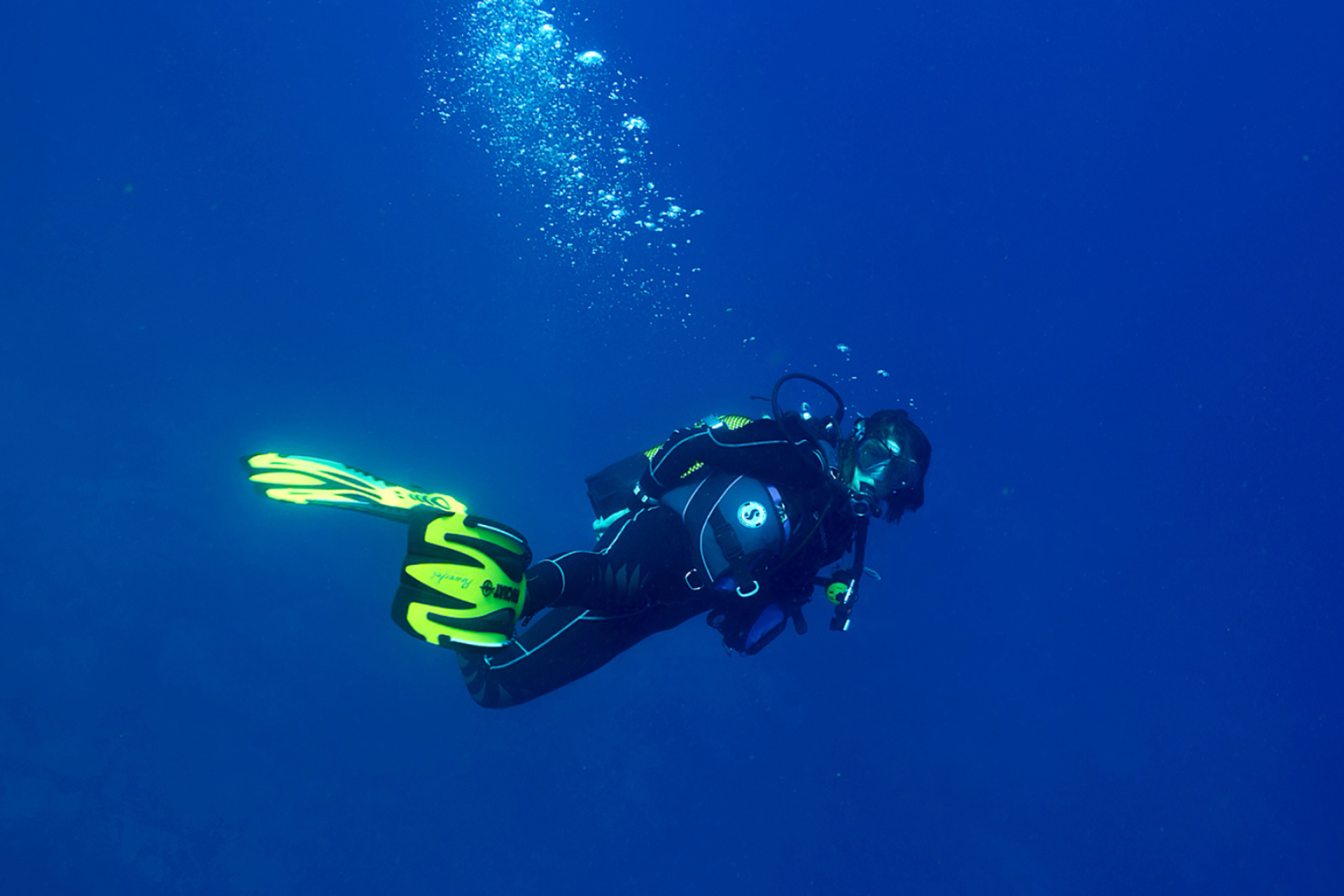 Diving: An extreme adventurous underwater activity, Swimming underwater for a long time. 1920x1280 HD Wallpaper.