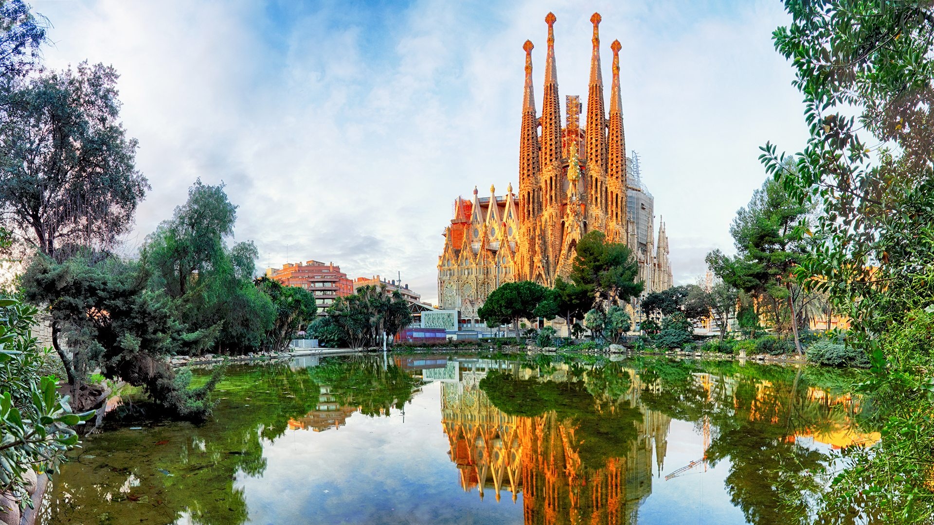 Barcelona's gem, Cathedral of light, Exquisite architecture, Spiritual haven, 1920x1080 Full HD Desktop