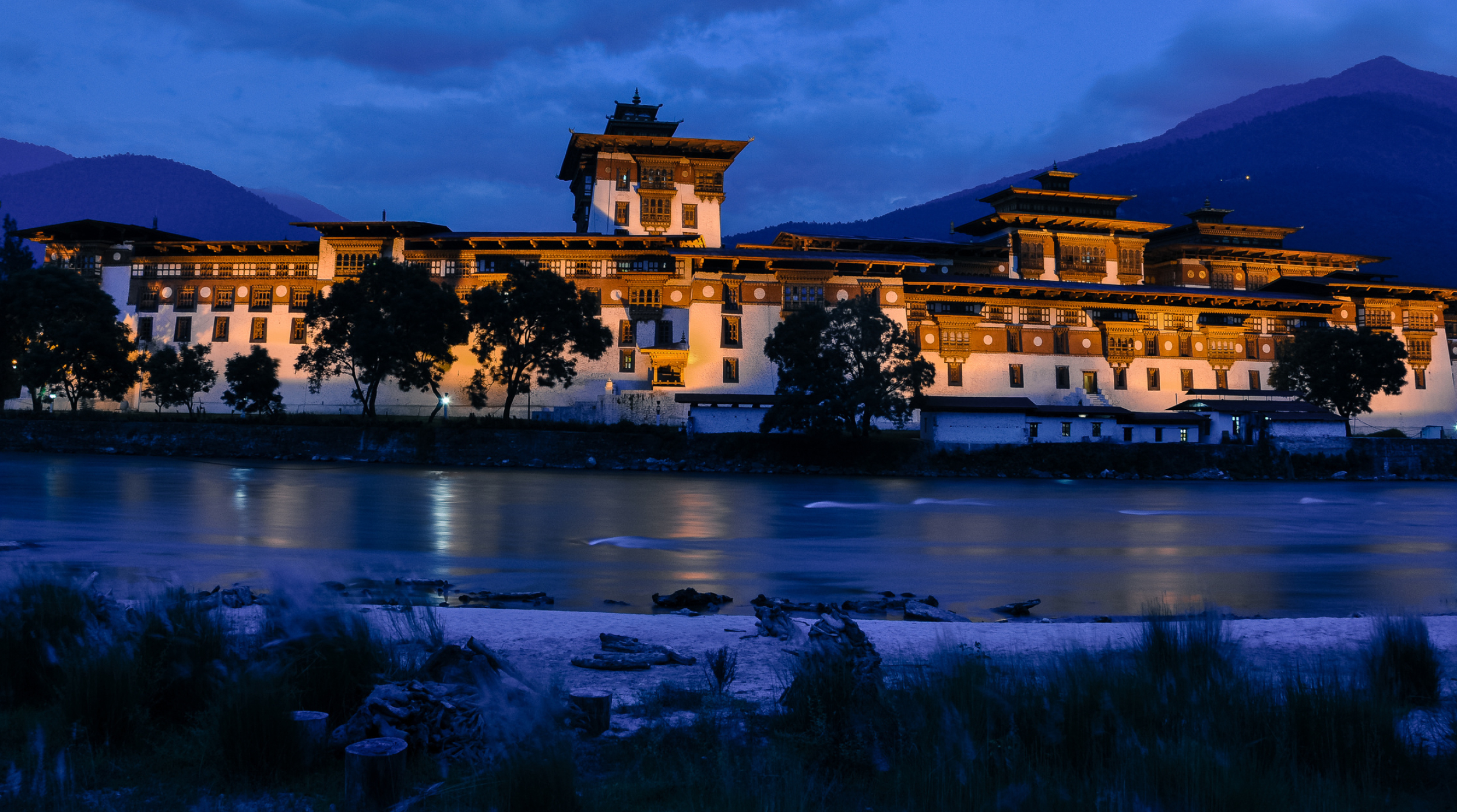 Punakha, Bhutan, Scenic beauty, Blissful tranquility, Cultural landmarks, 2500x1400 HD Desktop