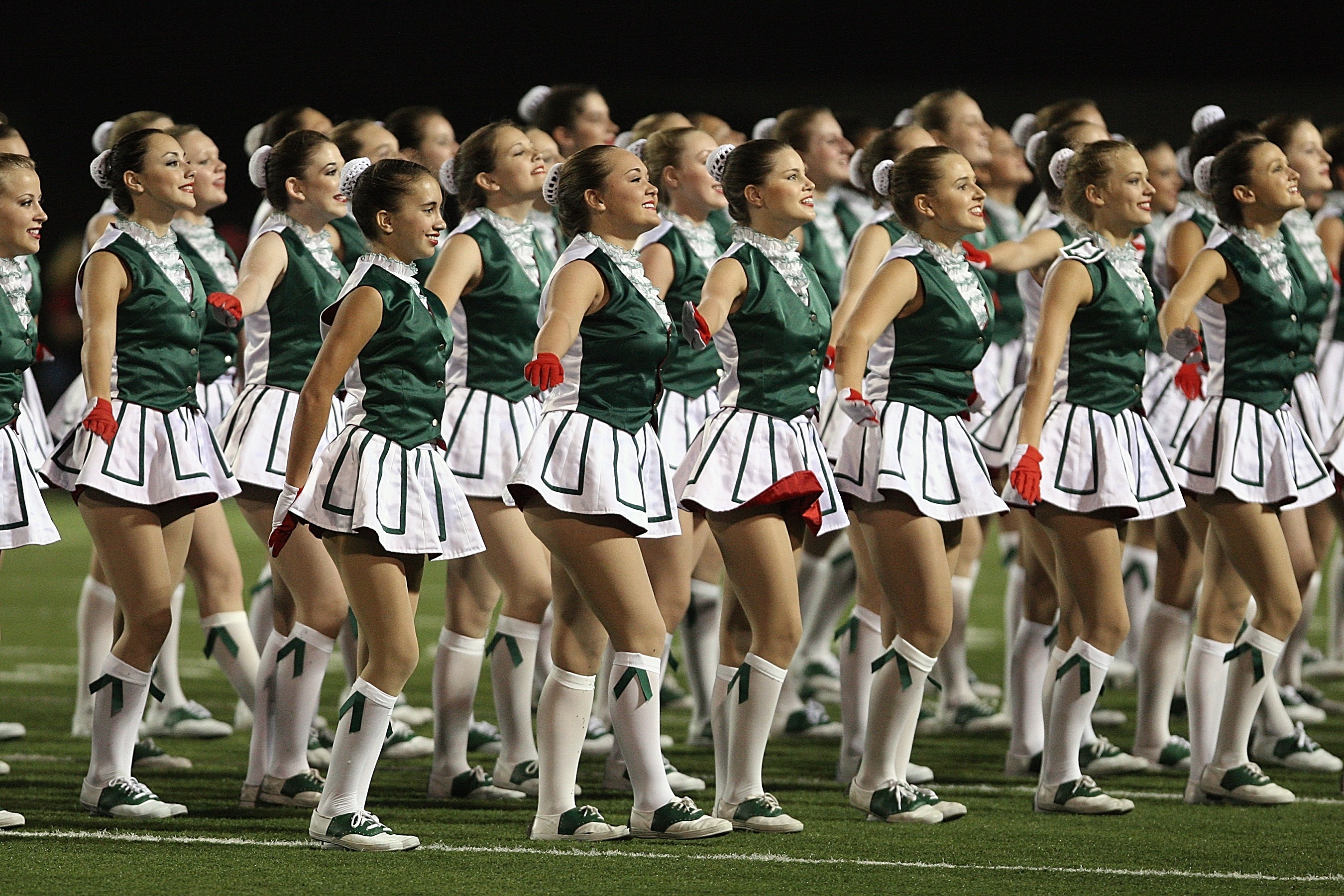 Group of cheerleader, Green field, Free stock photo, 2700x1800 HD Desktop
