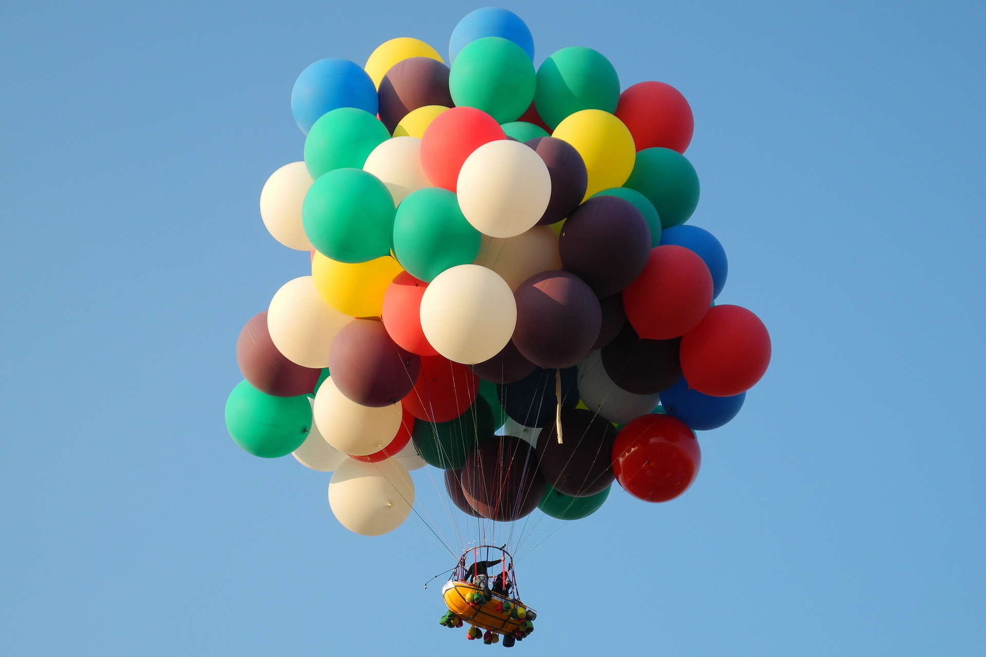 Cluster Ballooning: Tandem flight in a balloon cluster, Unpowered aviation. 1920x1280 HD Wallpaper.