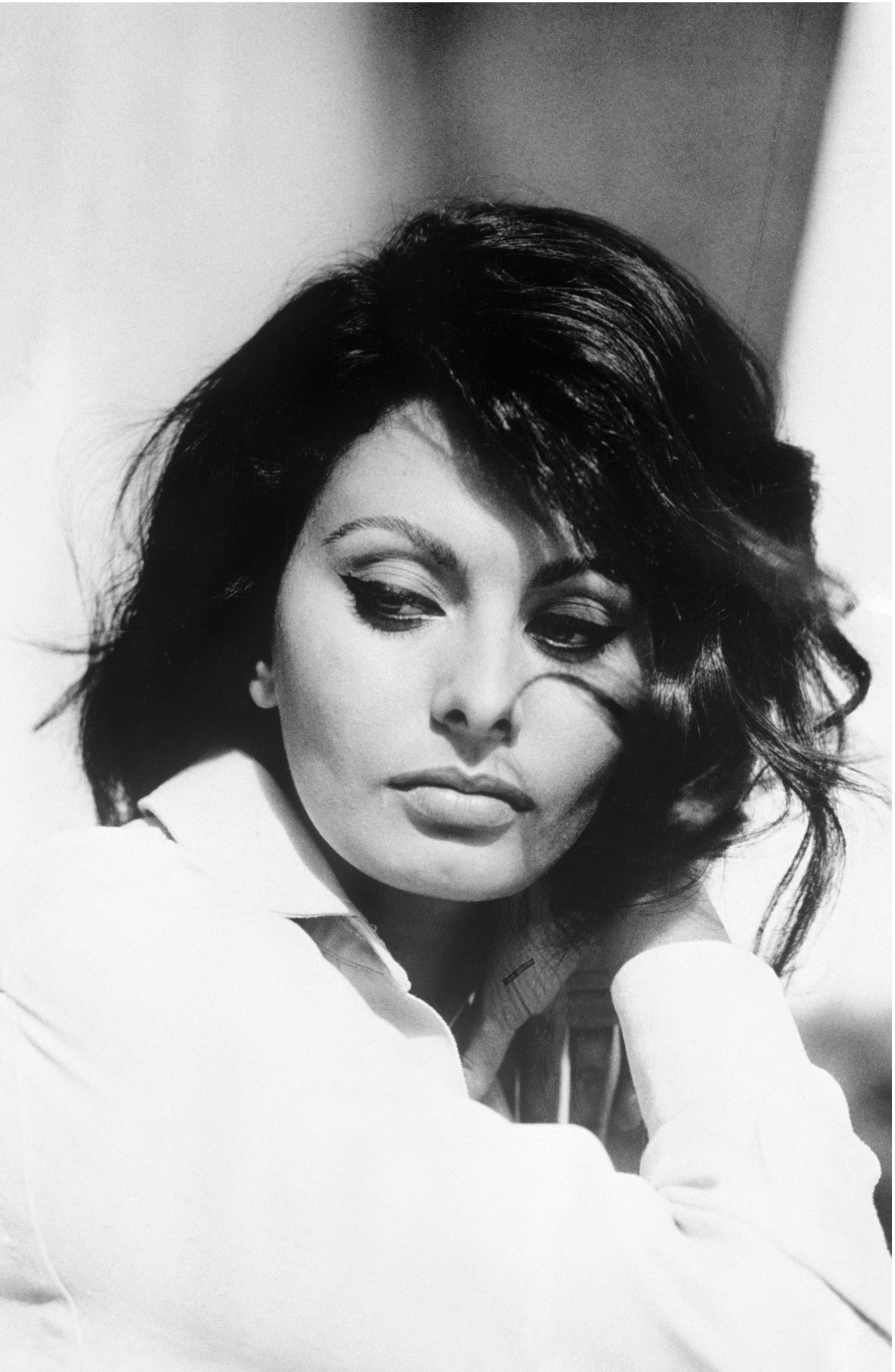 Sophia Loren movies, Wallpaper collection, Posted by Ethan Tremblay, Beautiful images, 1600x2460 HD Phone
