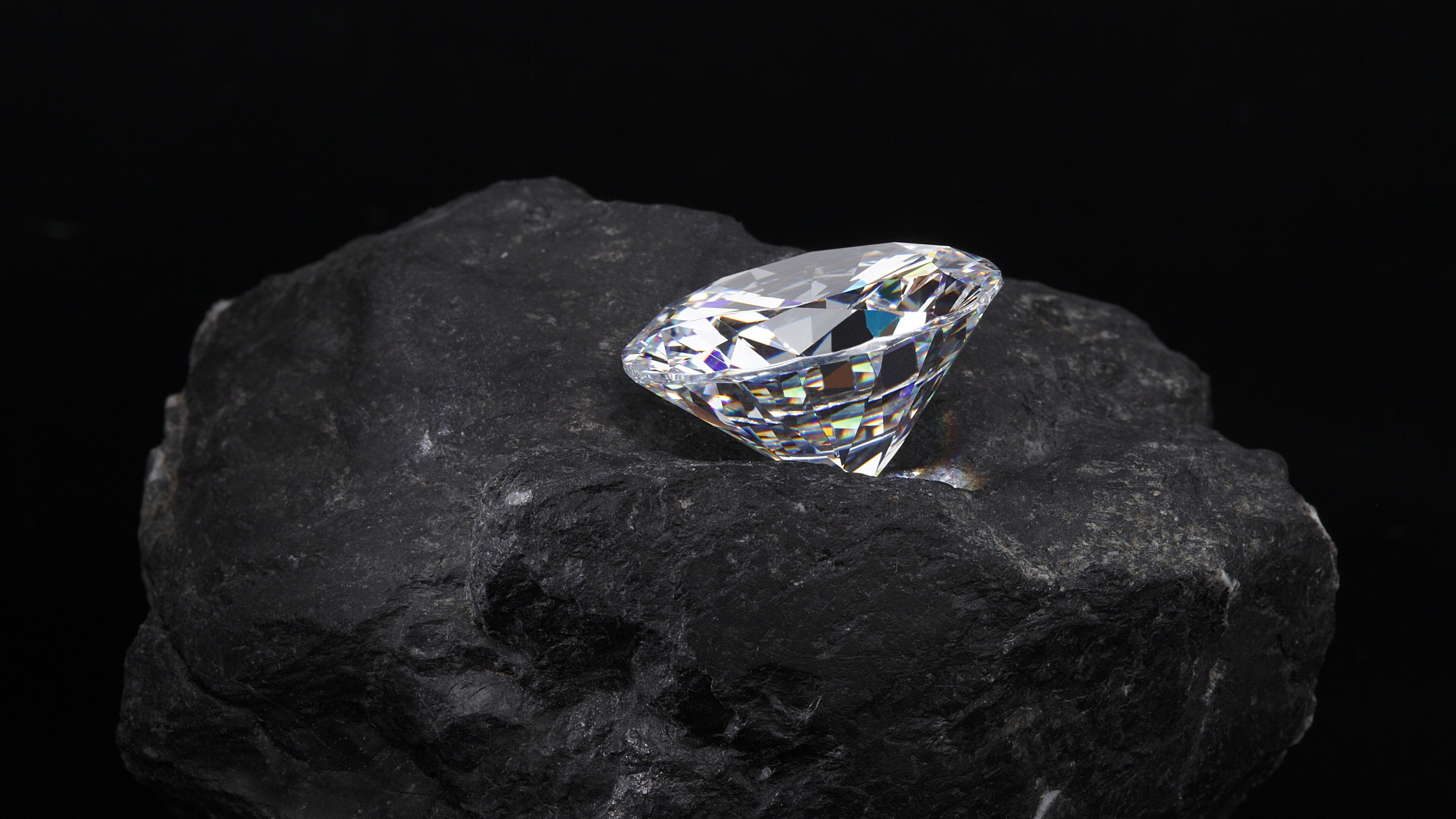 Gemstone: Carbon shining diamond, Minerals that widely used in jewelry manufacturing. 3840x2160 4K Wallpaper.