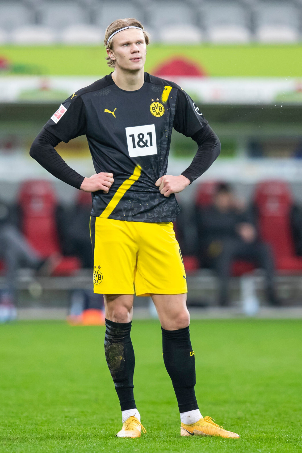 Erling Haaland: Moved to Manchester City in July 2022 from Borussia Dortmund. 1280x1920 HD Wallpaper.