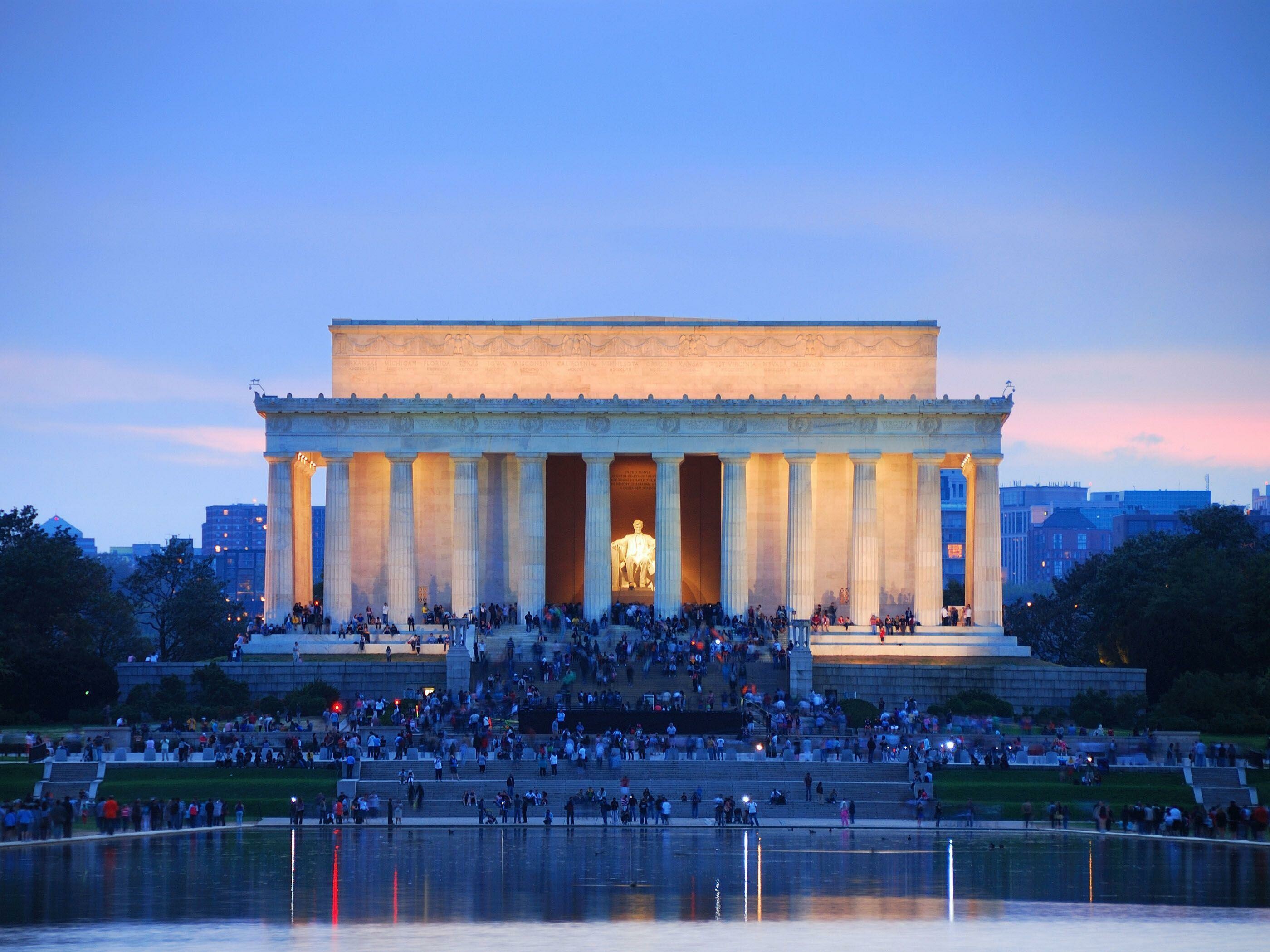 Lincoln Memorial: Built to honor the 16th president of the United States, Abraham Lincoln. 2800x2100 HD Wallpaper.