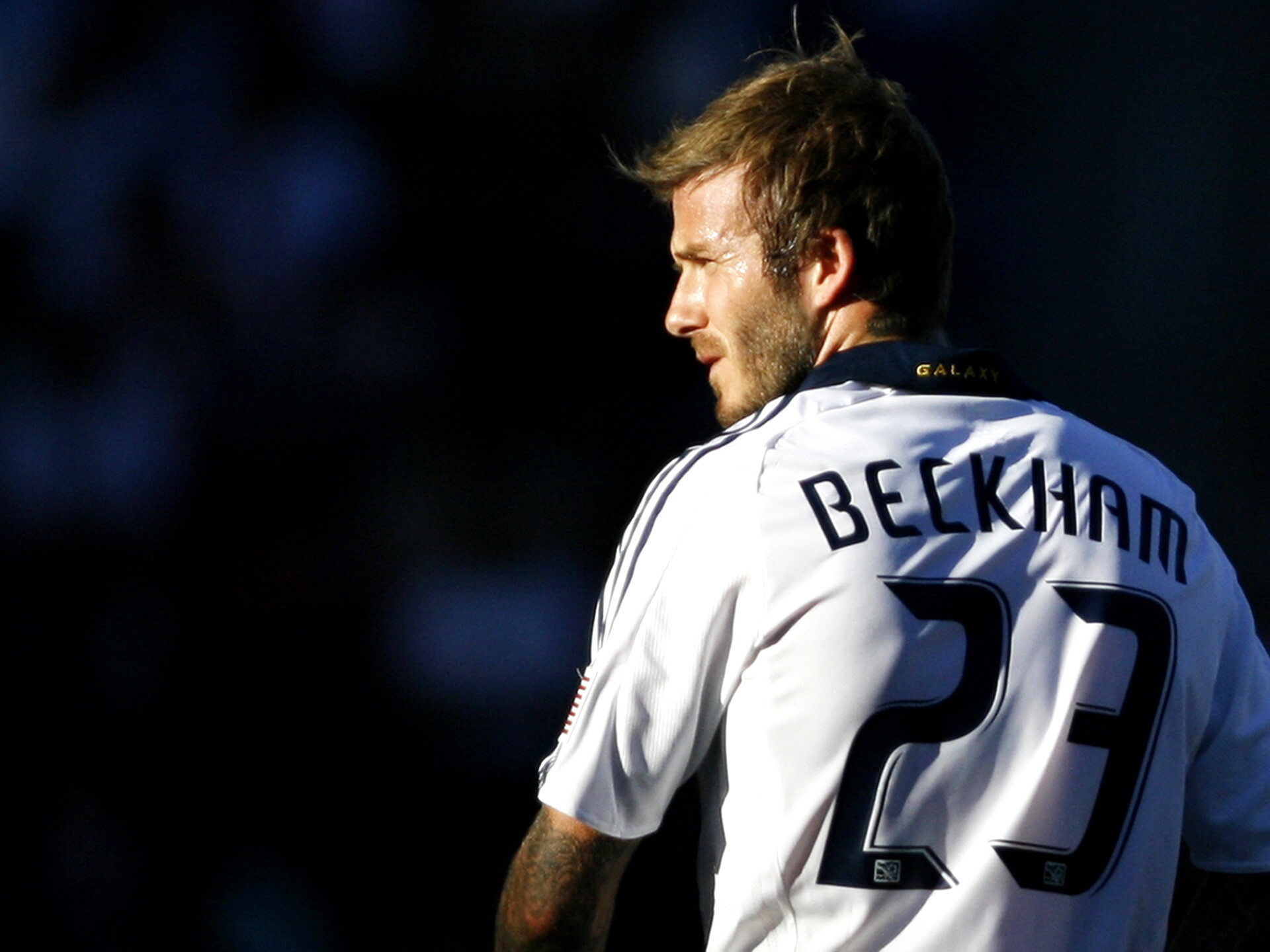 David Beckham: Soccer, Was given the number 10 shirt at the beginning of the 1996–97 season. 1920x1440 HD Wallpaper.