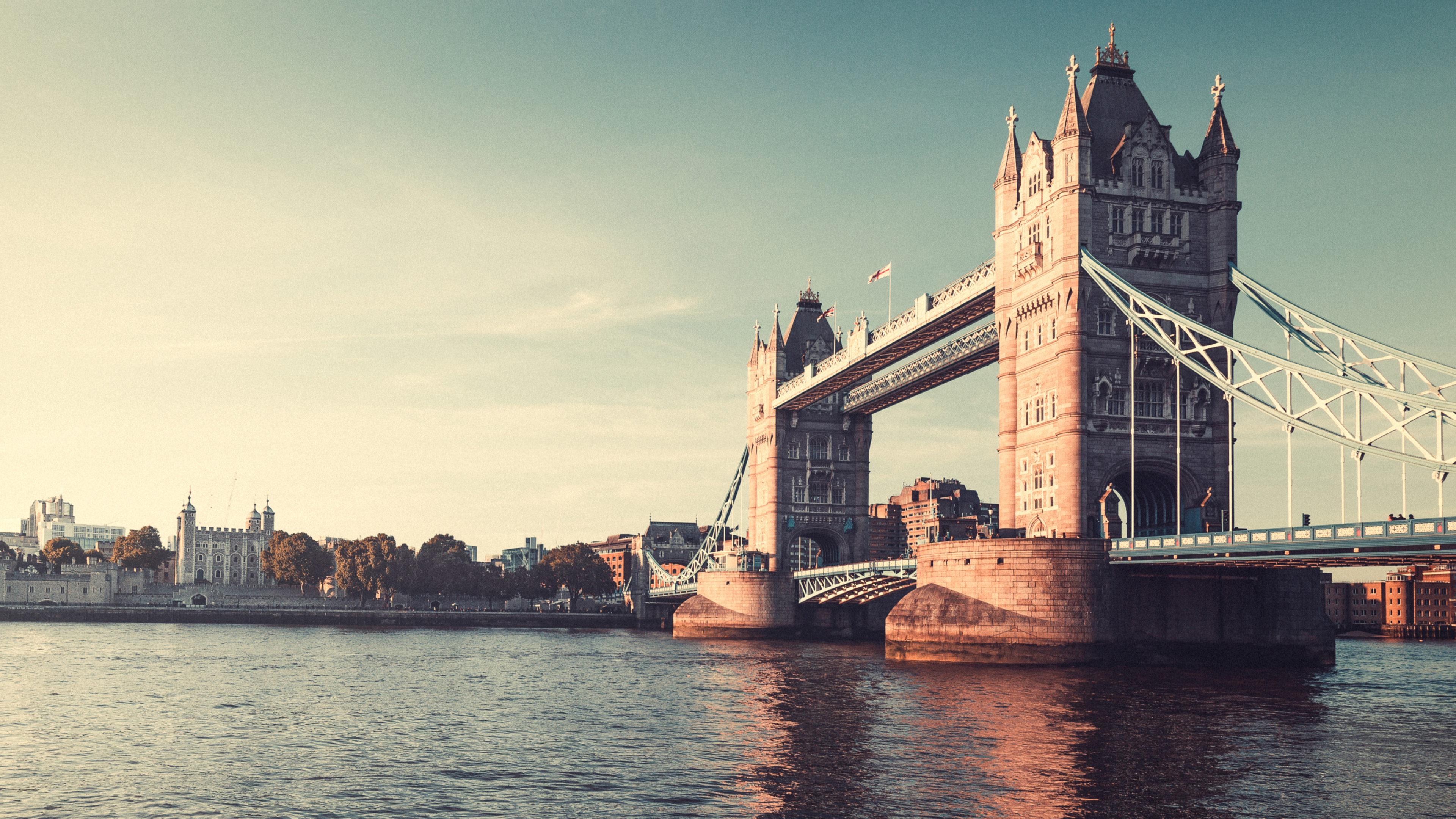 London: Tower Bridge, River, Thames, Cityscape. 3840x2160 4K Background.