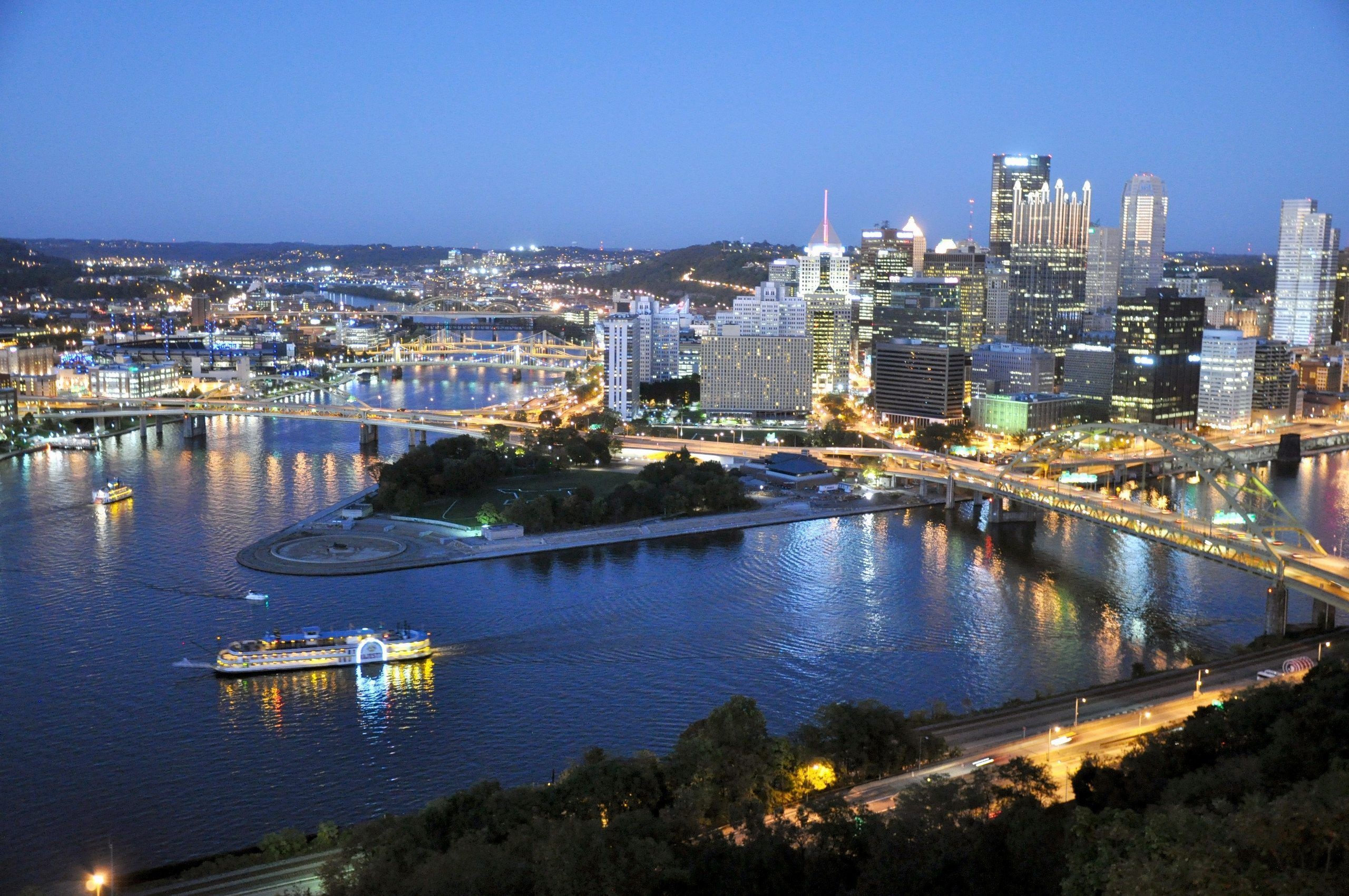Pittsburgh city, Architectural wonders, Vibrant charm, Cityscape photography, 2560x1700 HD Desktop