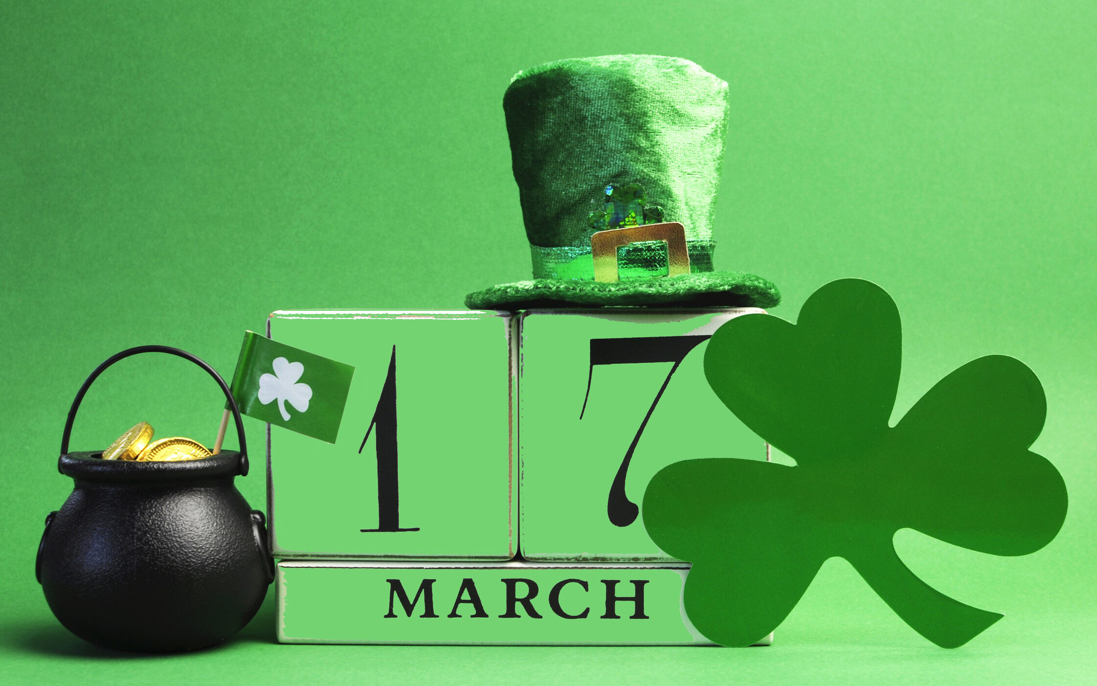 Saint Patrick's Day: The luck of the Irish and all things green are celebrated on March 17 every year. 2240x1400 HD Background.