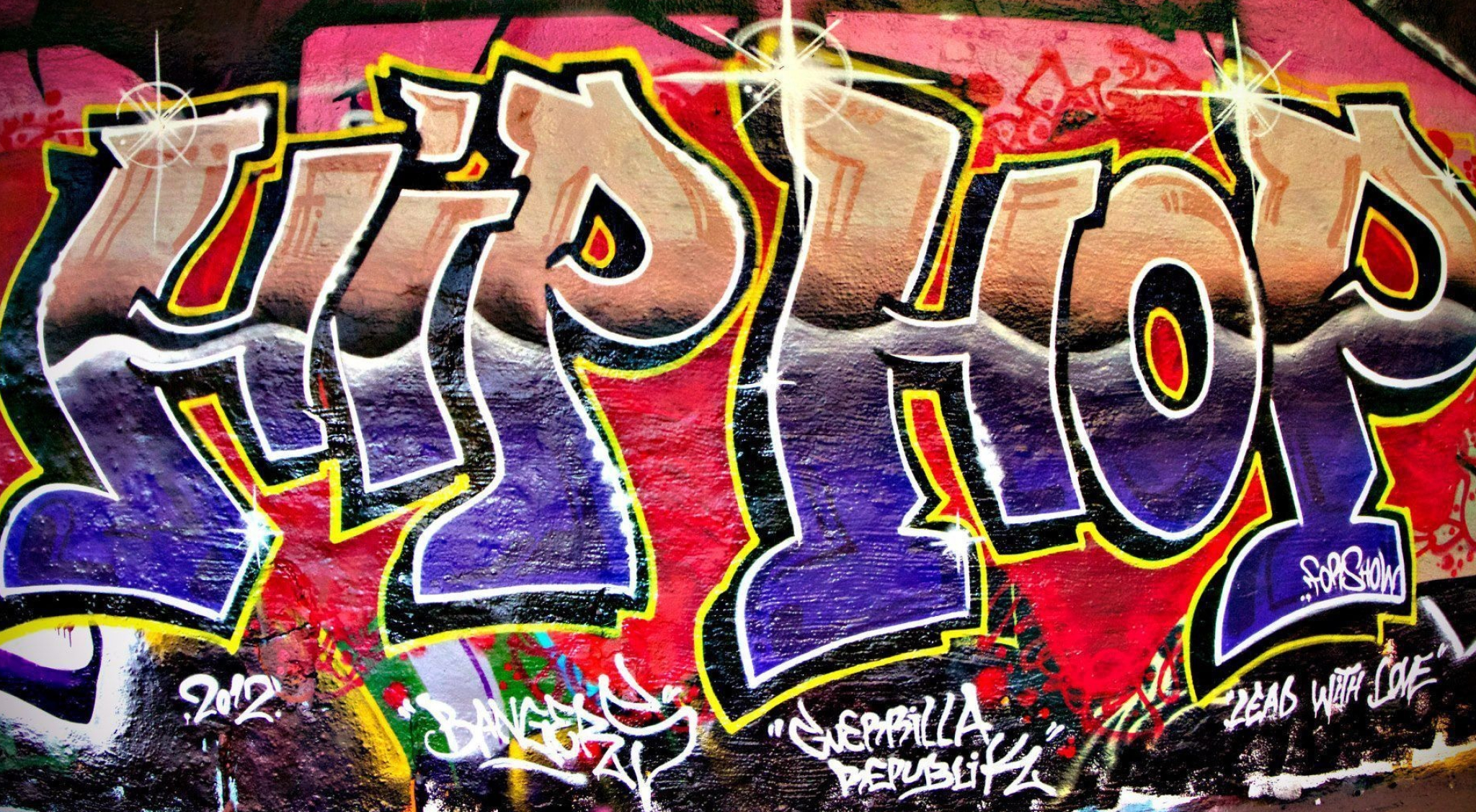 Hip-hop graffiti, Vibrant street art, Urban expression, Artistic spray paint, 2050x1130 HD Desktop