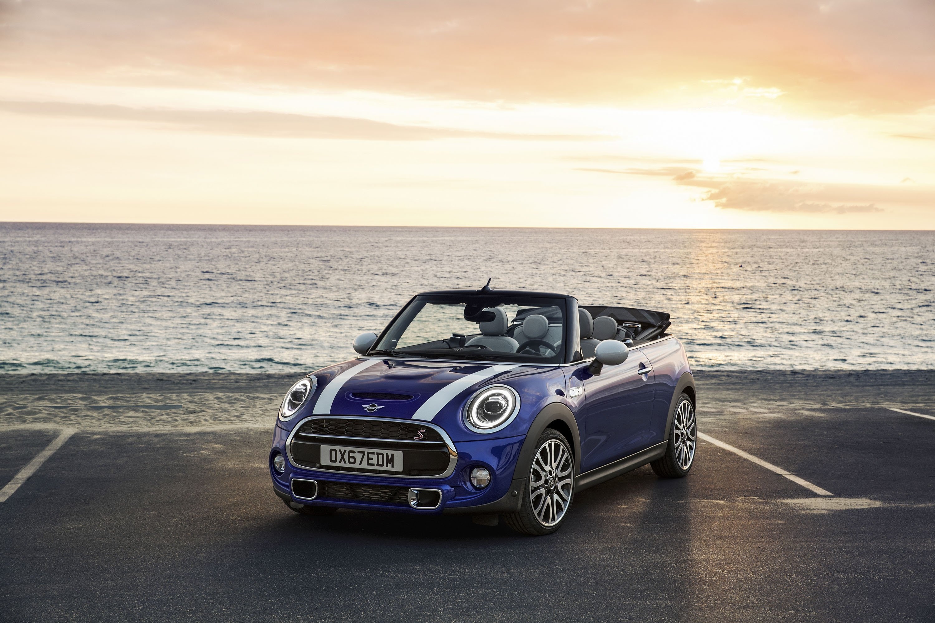 MINI Convertible, Stylish and compact, Open-top driving, Unmatched fun, 3000x2000 HD Desktop