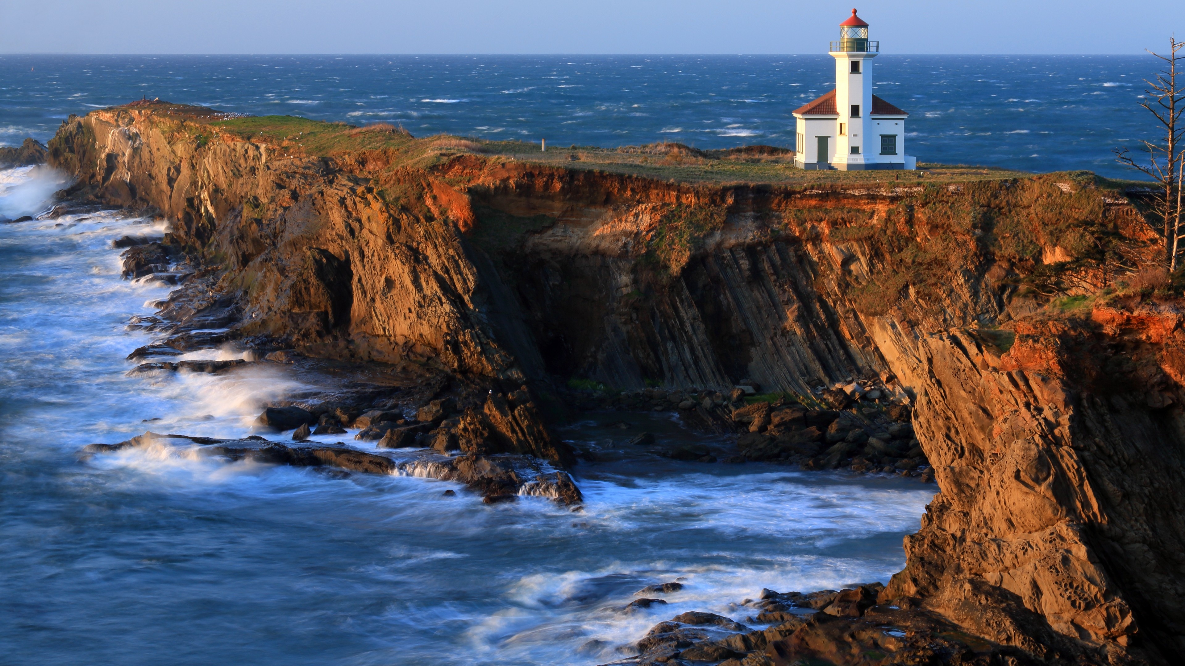 Charleston 4K wallpaper, Oregon lighthouse, Serene ocean, Picturesque view, 3840x2160 4K Desktop
