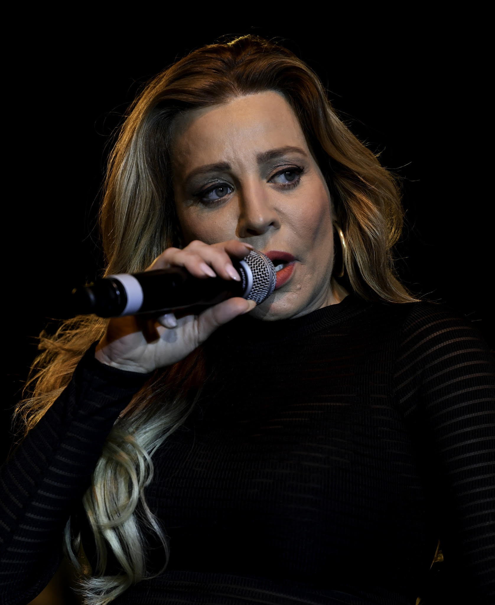 Taylor Dayne, CNW Network, Music career, 80s and 90s pop sensation, 1680x2050 HD Phone
