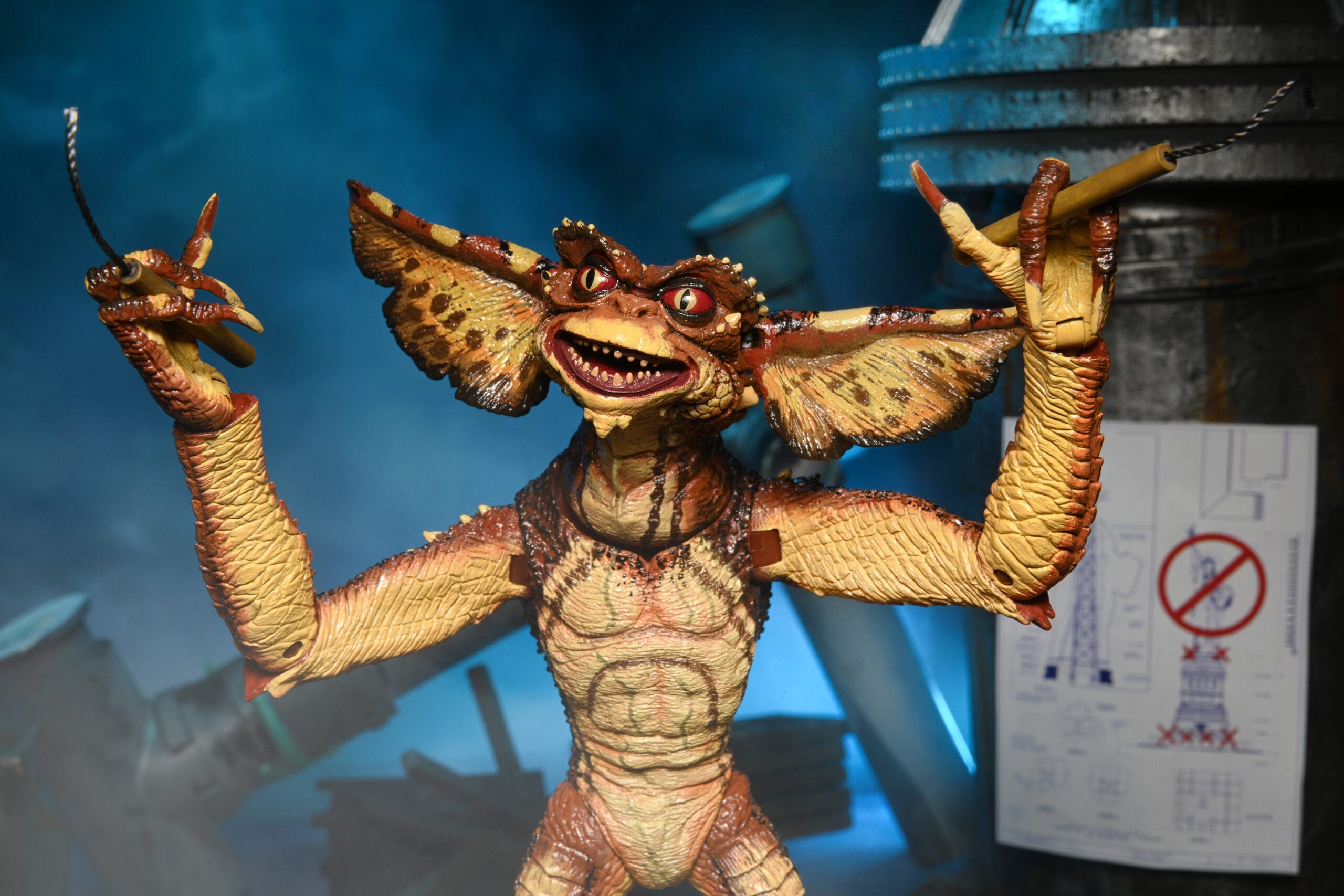 Gremlin: Originally owned by Mr. Wing, Giz lives with Billy and Kate Peltzer in New York. 2560x1710 HD Wallpaper.
