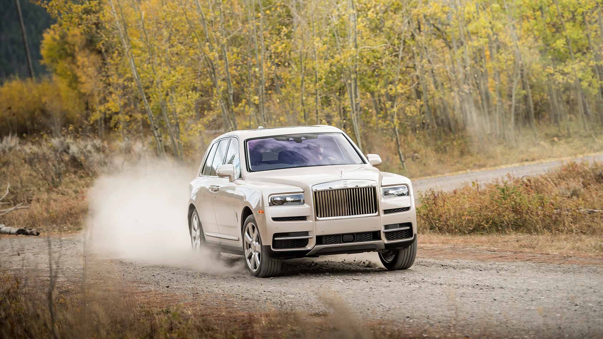 Rolls-Royce Cullinan, Luxurious off-roader, Unforgettable road trips, Premium features, 2050x1160 HD Desktop