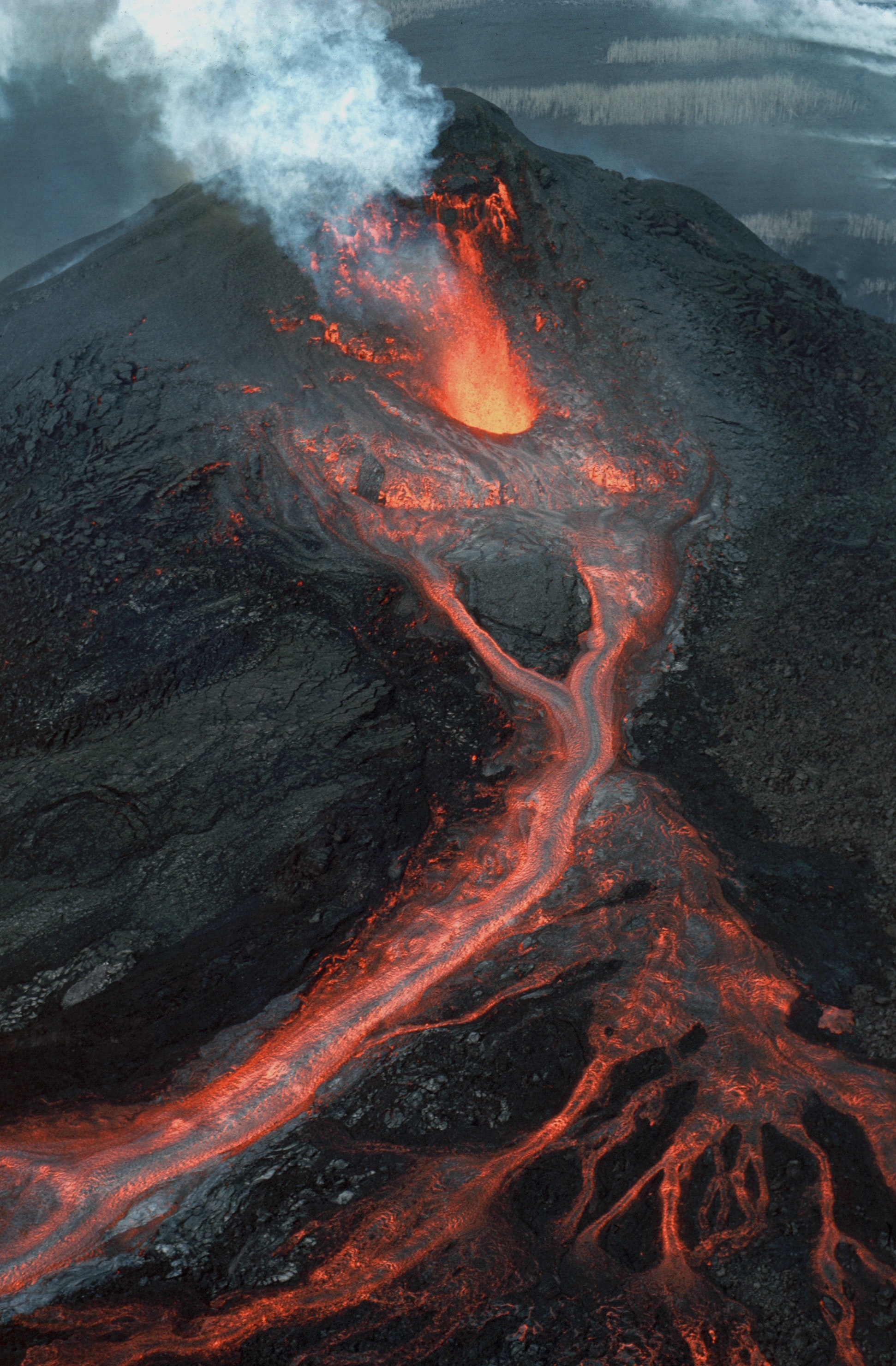 Volcanoes National Park, Hawaii, Mobile volcanic wallpaper, 1950x2970 HD Phone