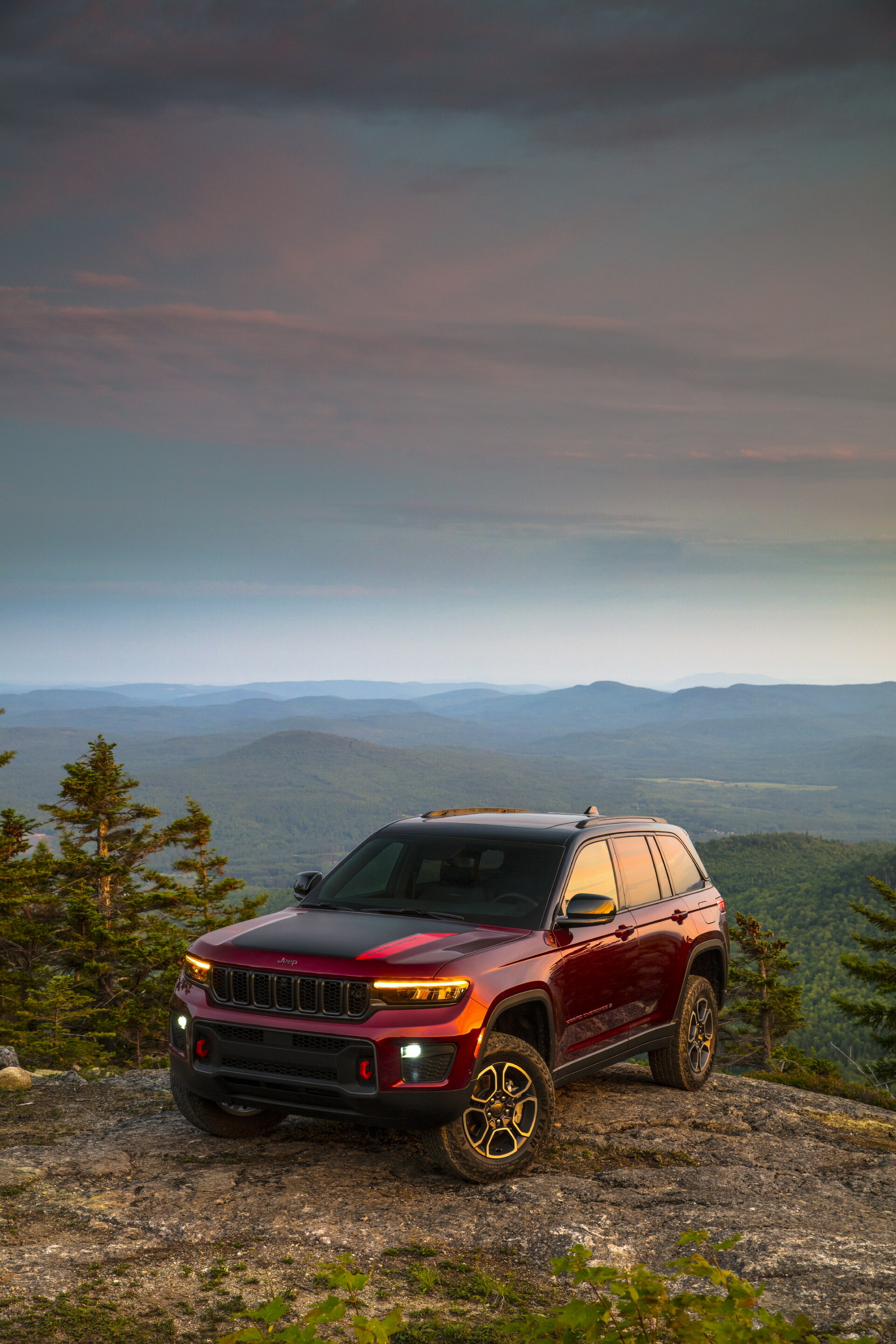 Jeep Grand Cherokee: Trailhawk, Engineered to handle challenging weather conditions and road surfaces. 1930x2890 HD Wallpaper.