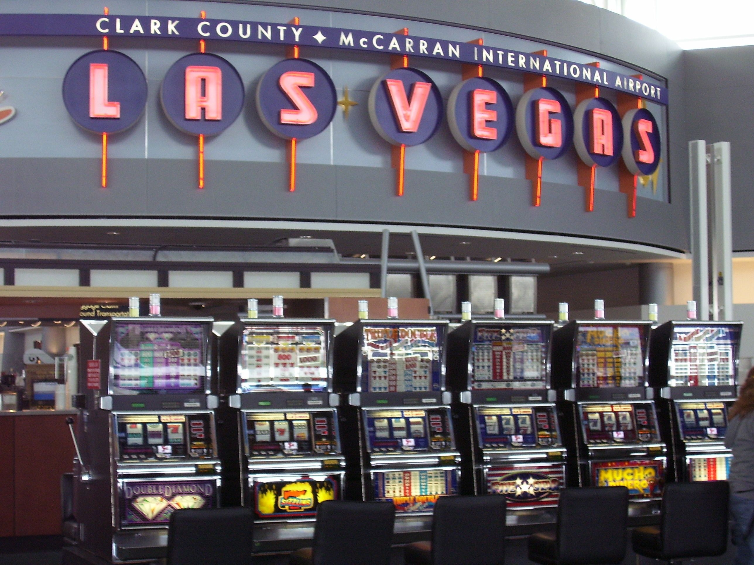 McCarran International Airport, Las Vegas, Slot machines, Vegas trip, 2580x1940 HD Desktop