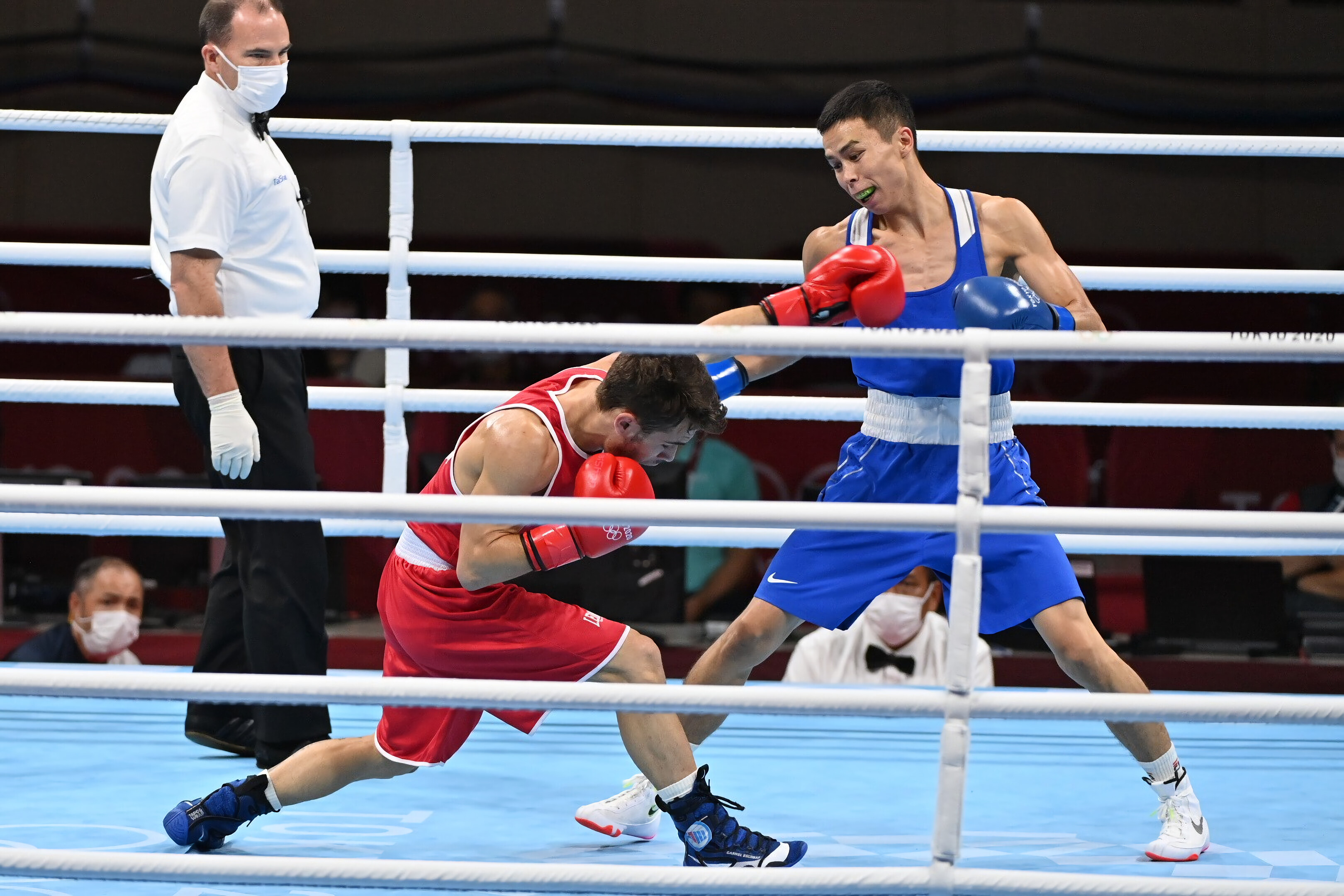 Saken Bibossinov, Fearless competitor, Unmatched determination, Boxing triumph, 3240x2160 HD Desktop