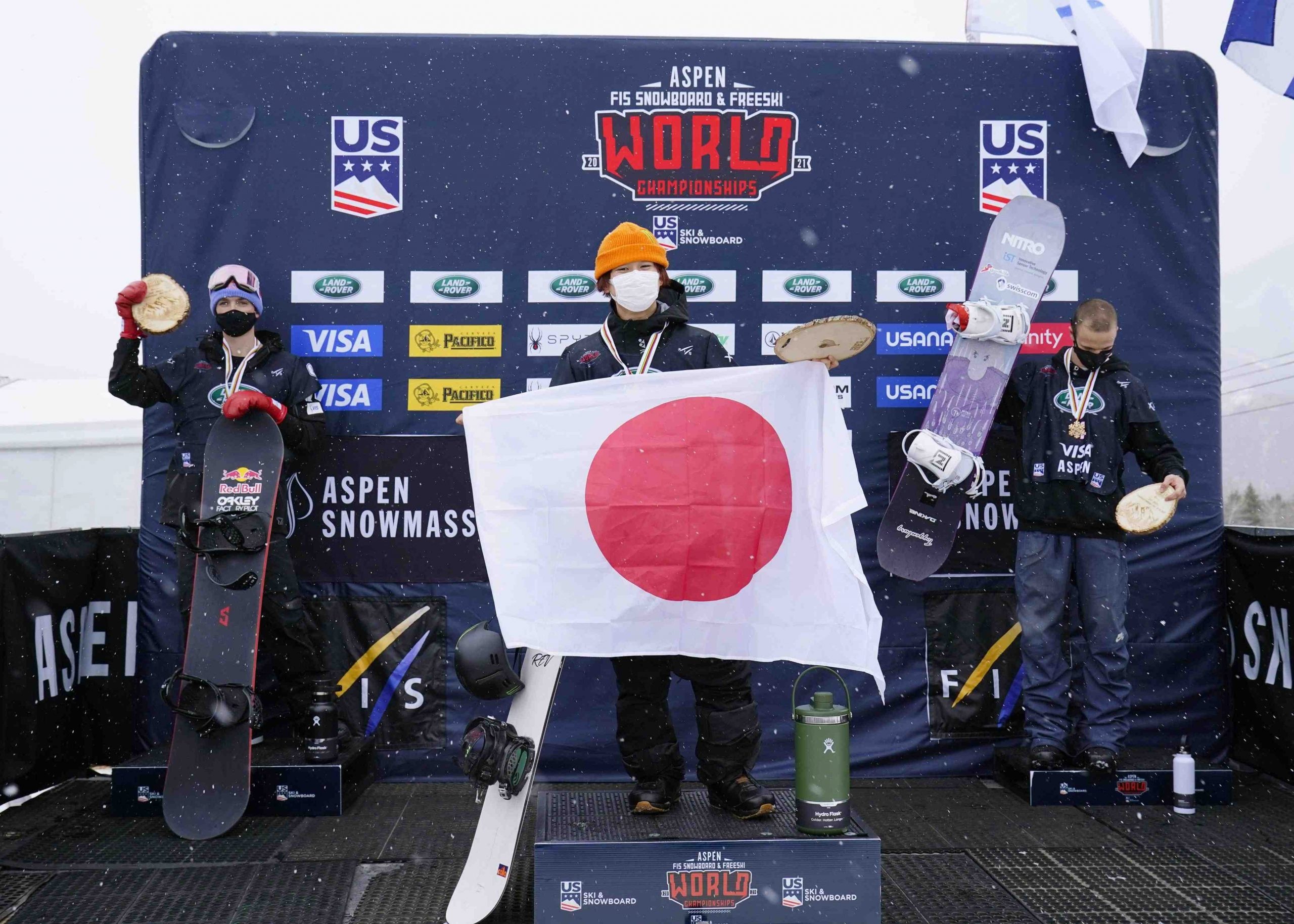 Yuto Totsuka, Snowboarding Yuto Totsuka, Wins gold, 2560x1830 HD Desktop