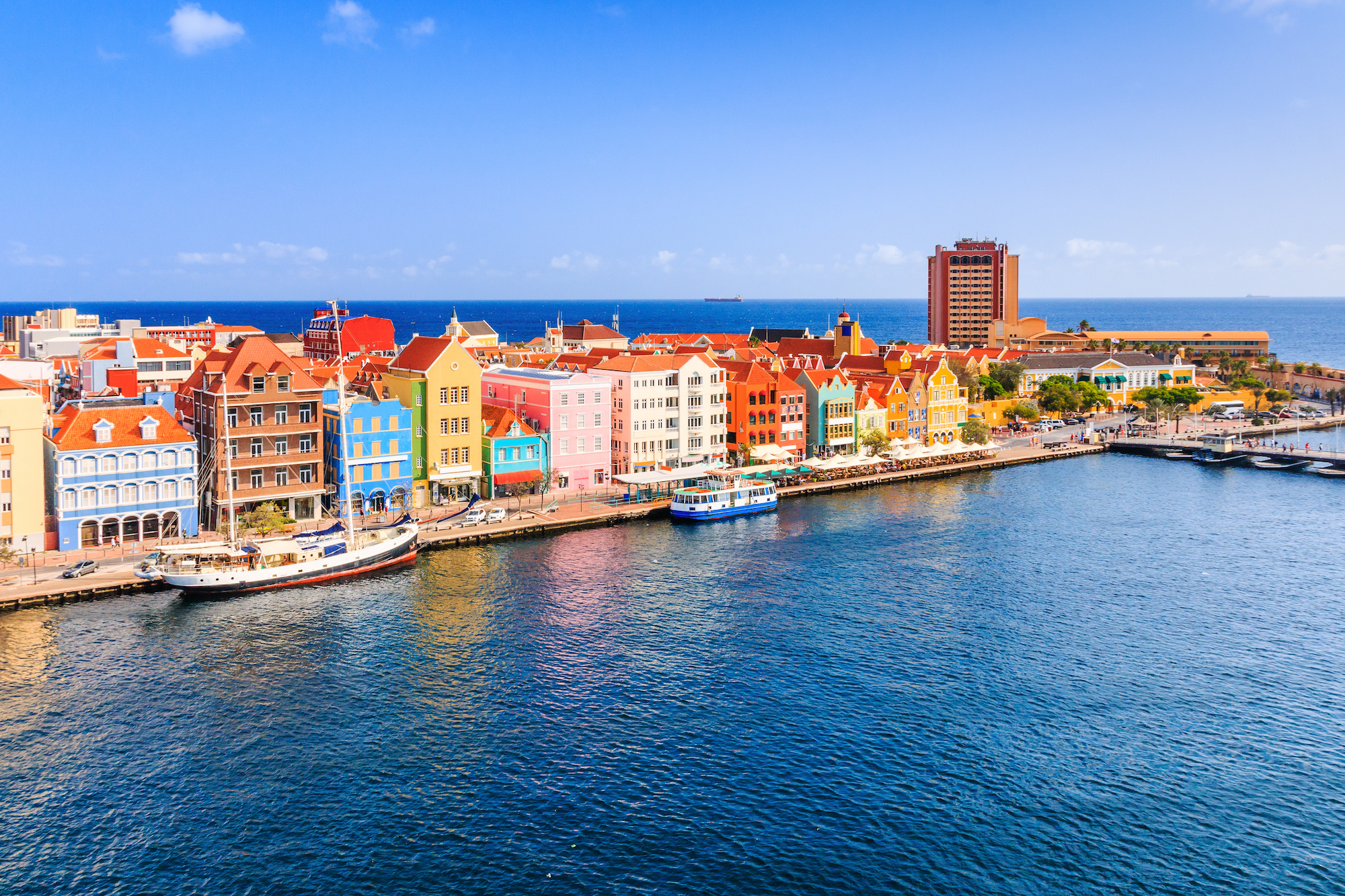 Vaccinated and unvaccinated travellers, Caribbean destination, Laid back, Travel to Curacao, 2000x1340 HD Desktop