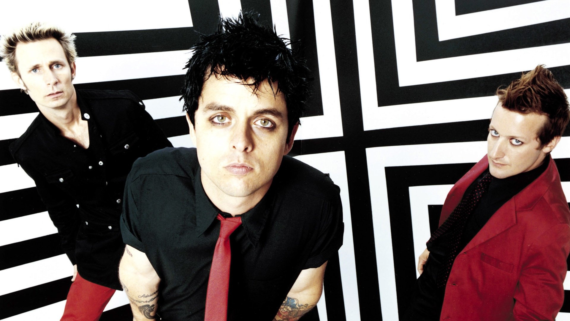 Green Day (Band): Billie Joe Armstrong, Mike Dirnt, Tre Cool - the power trio and the leading members of the group. 1920x1080 Full HD Background.