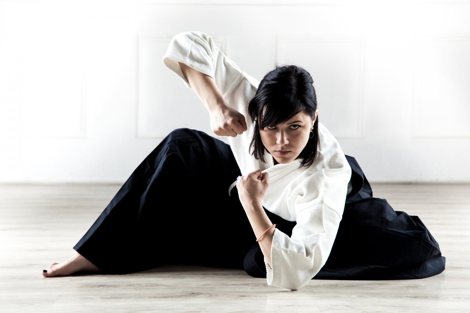 Martial Art: Entering, breathing control, triangular principle, and turning movements in Aikido. 1920x1280 HD Wallpaper.
