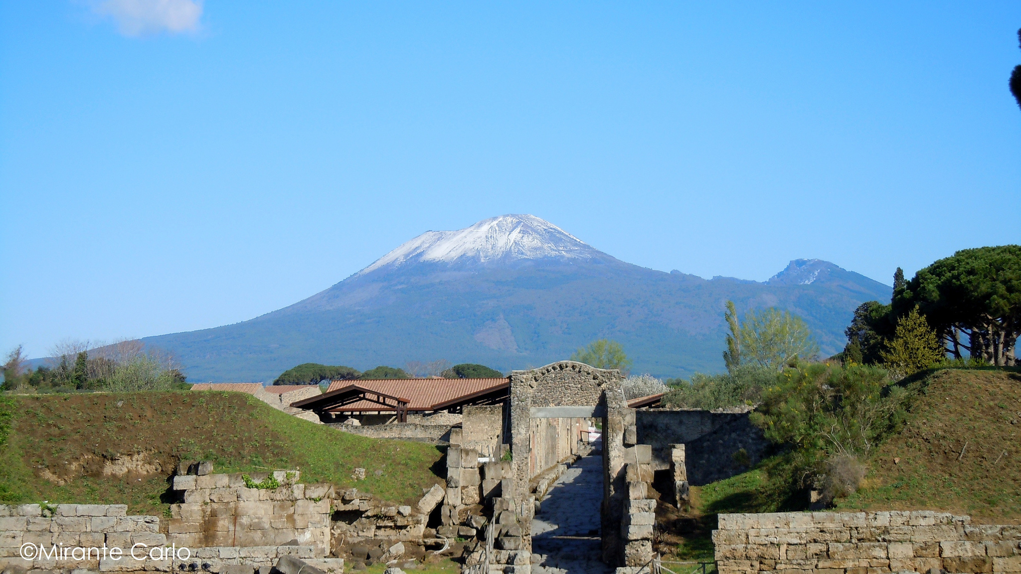 Mount Vesuvius, Volcano in Italy, Natural wonder, Thousand Wonders, 2050x1160 HD Desktop