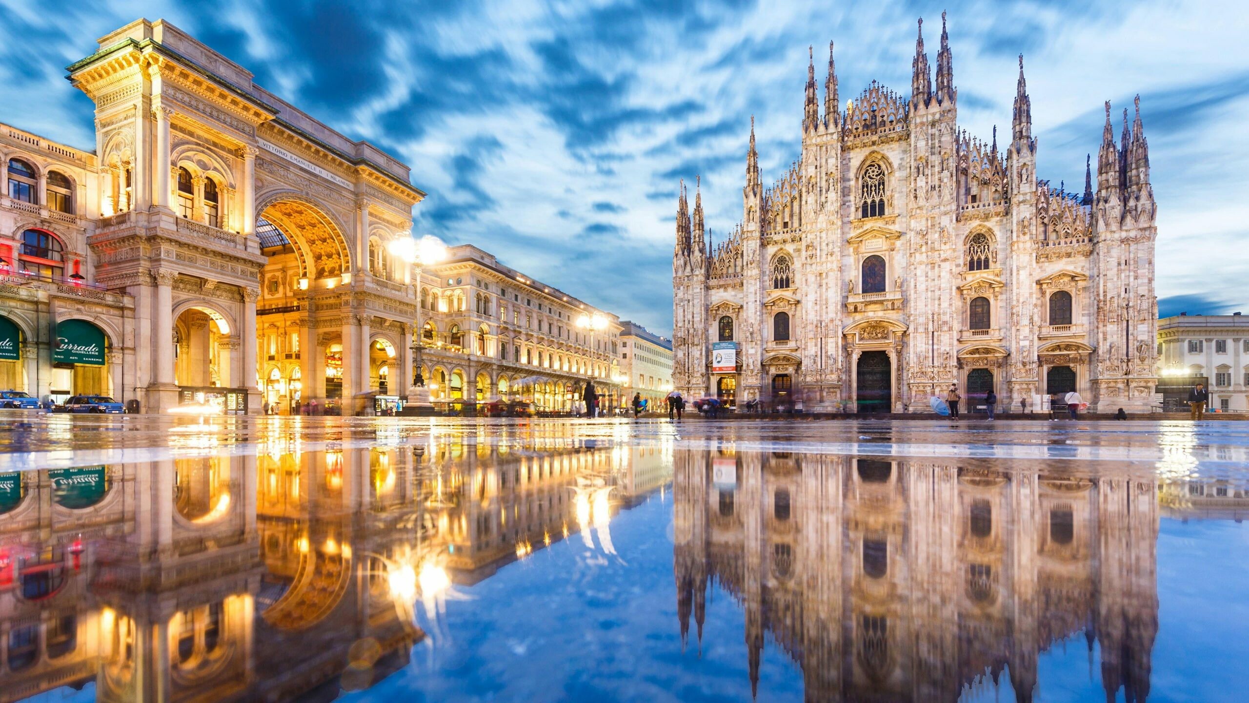 Italy: Piazza del Duomo, Milan Cathedral, Europe. 2560x1440 HD Wallpaper.