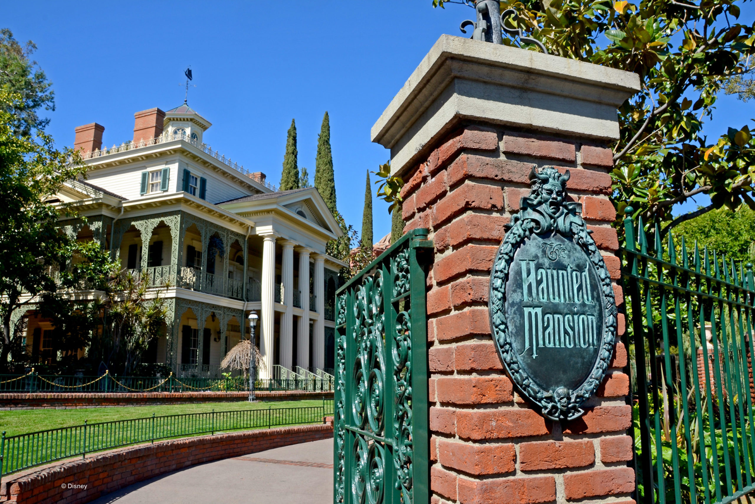 Disneyland Park, Haunted Mansion Wallpaper, 2560x1710 HD Desktop