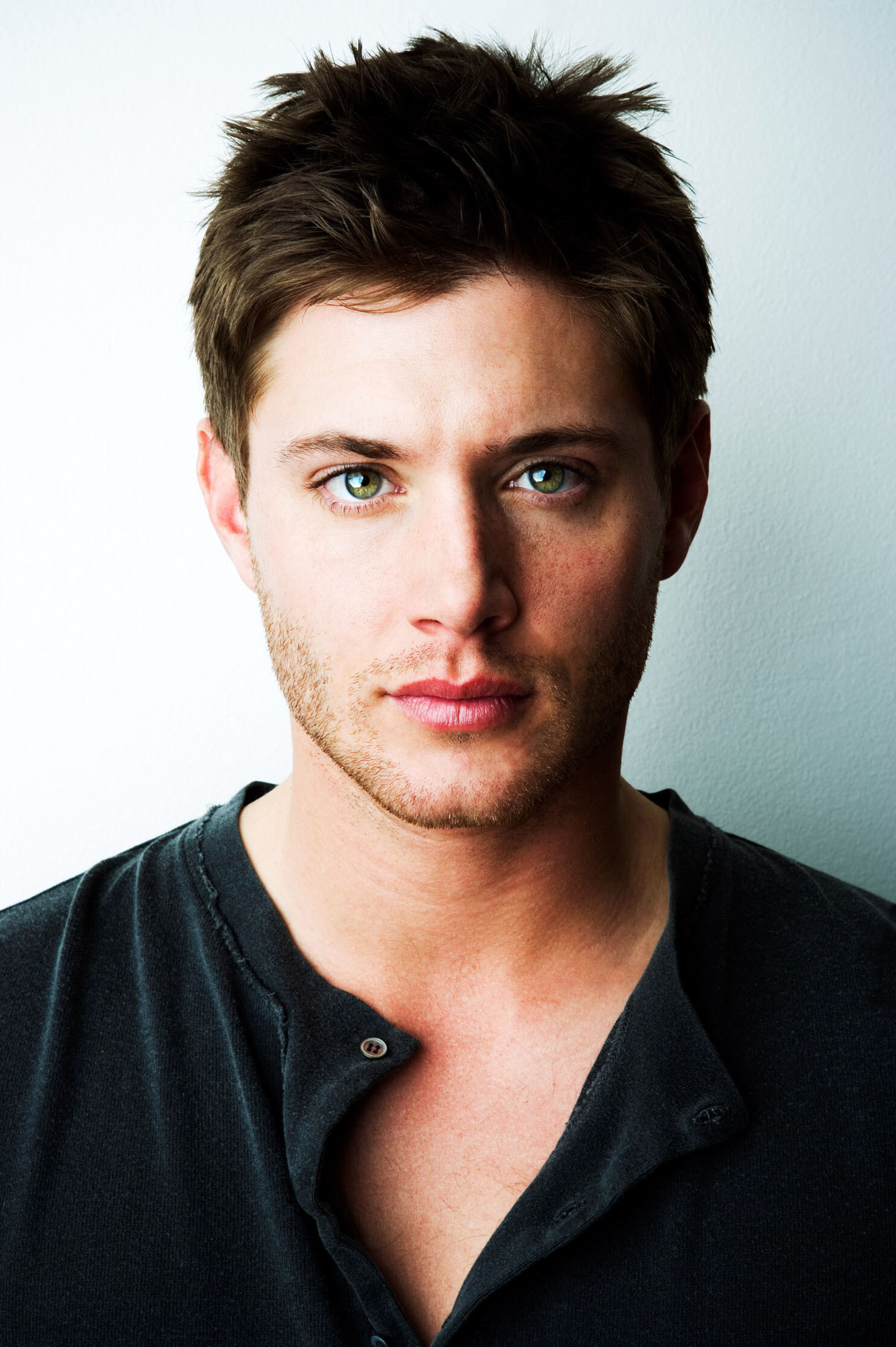 Jensen Ackles: Joined the cast of the NBC soap opera Days of Our Lives as Eric Brady in 1997. 1490x2230 HD Background.