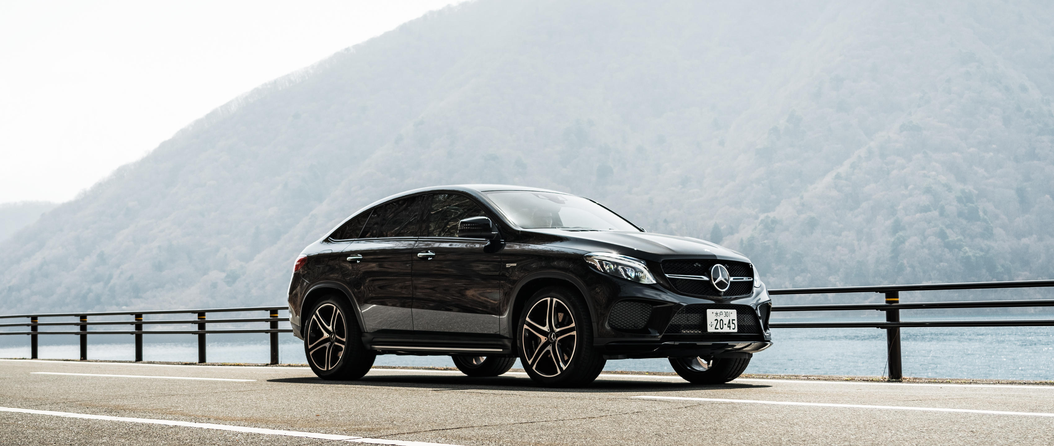 Powerful Mercedes-AMG GLE, 43 variant, Impressive performance, Striking design, 3400x1440 Dual Screen Desktop