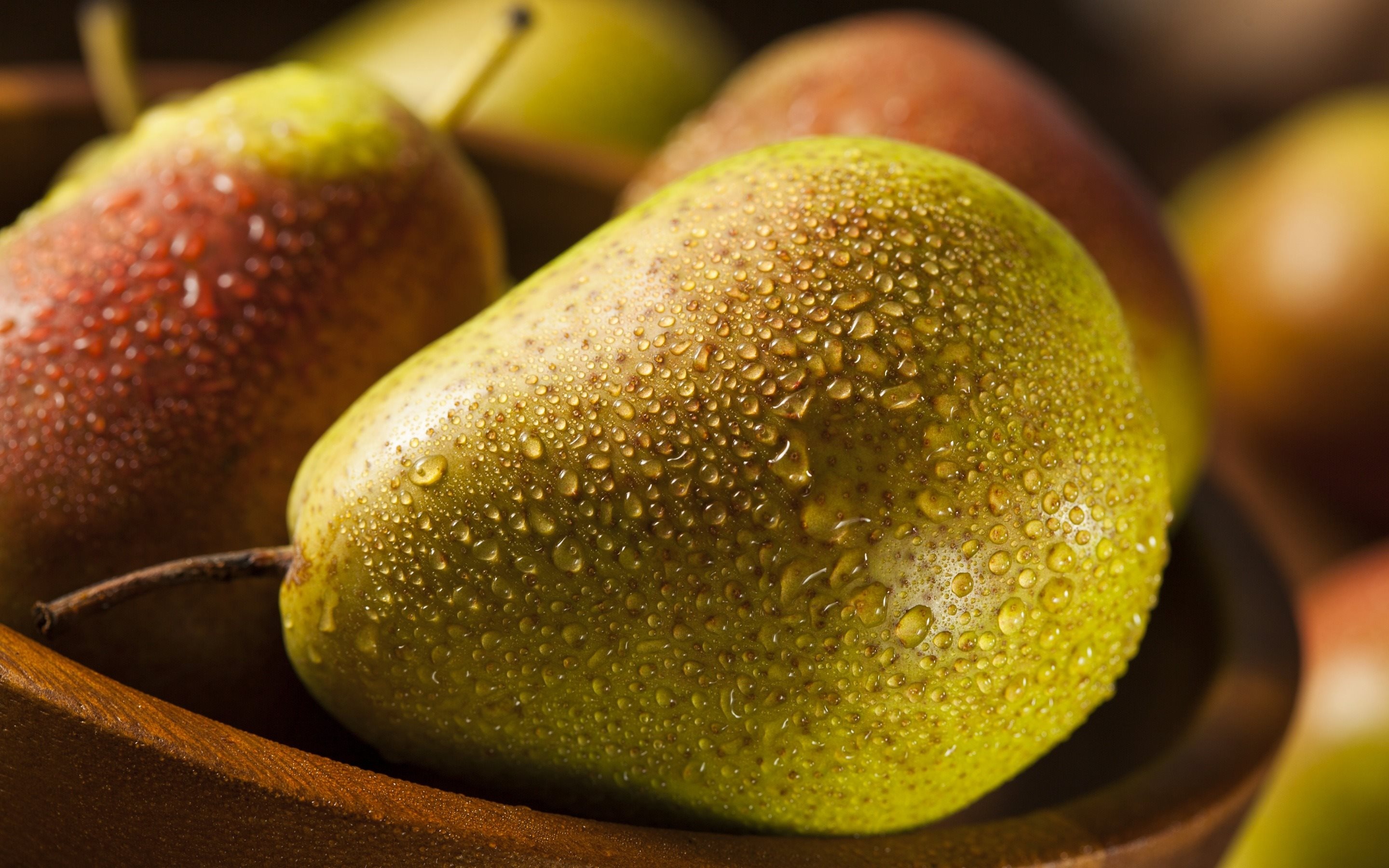Dew-kissed pear, Refreshing fruit, Glistening drops, High-quality resolution, 2880x1800 HD Desktop